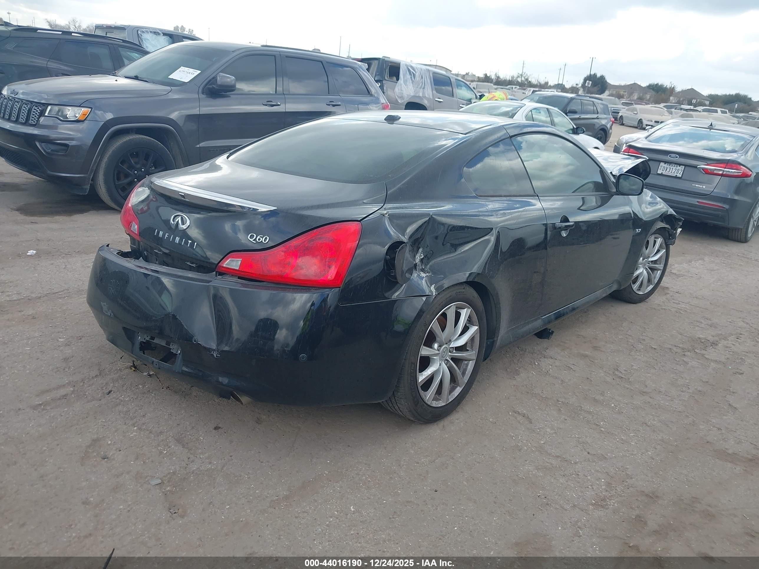 INFINITI Q60 image 4