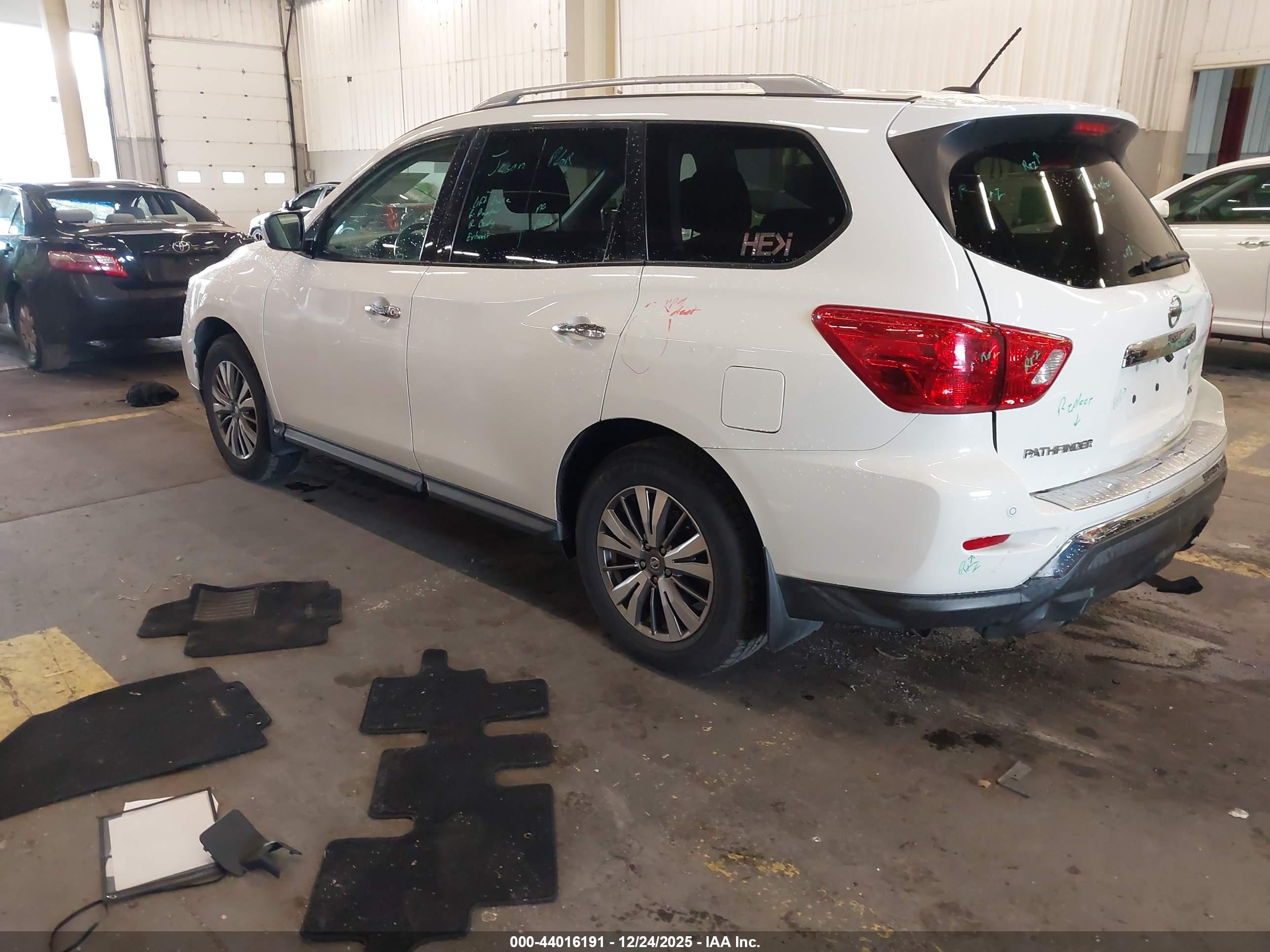 NISSAN PATHFINDER image 3