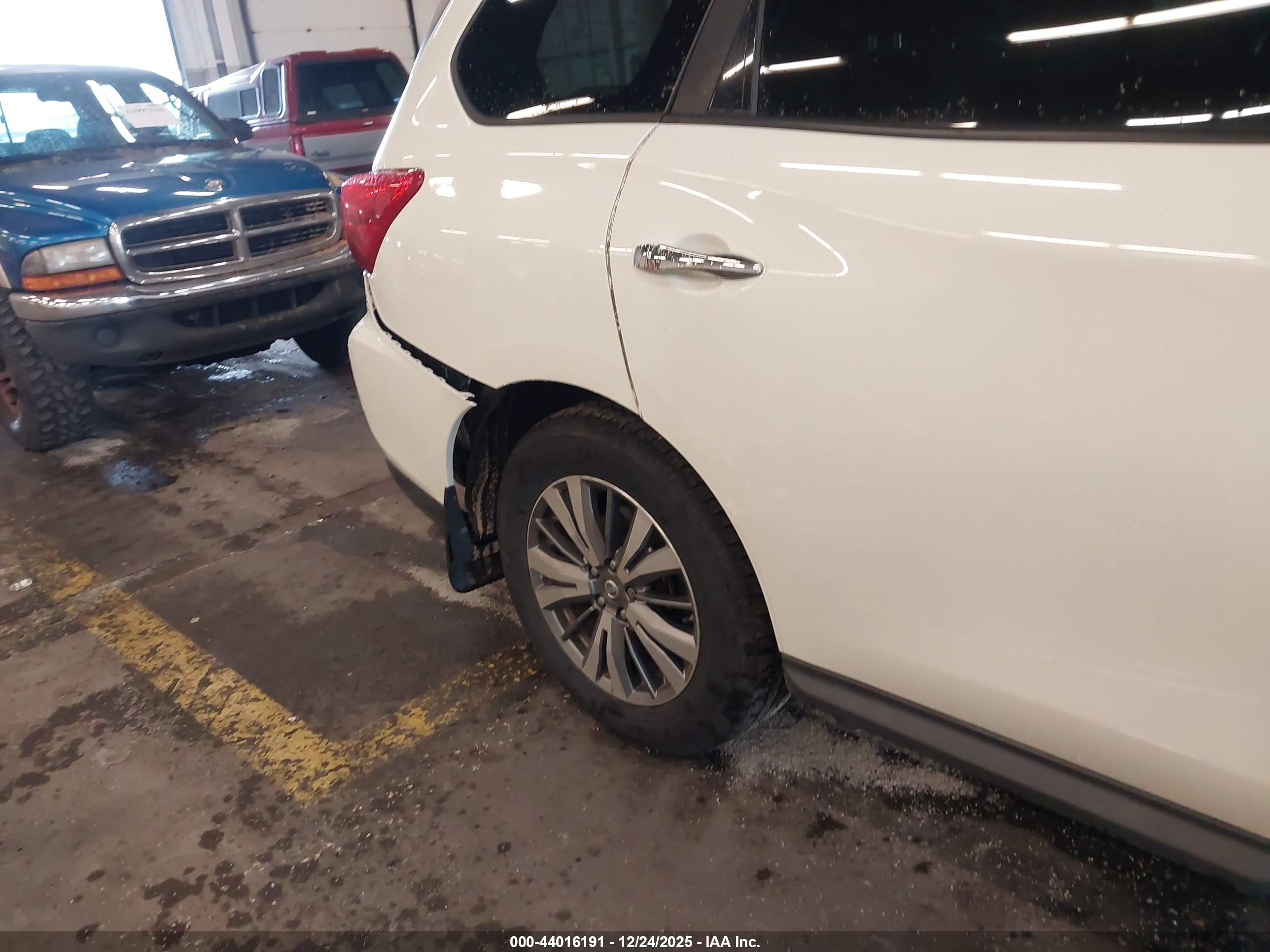 NISSAN PATHFINDER image 6