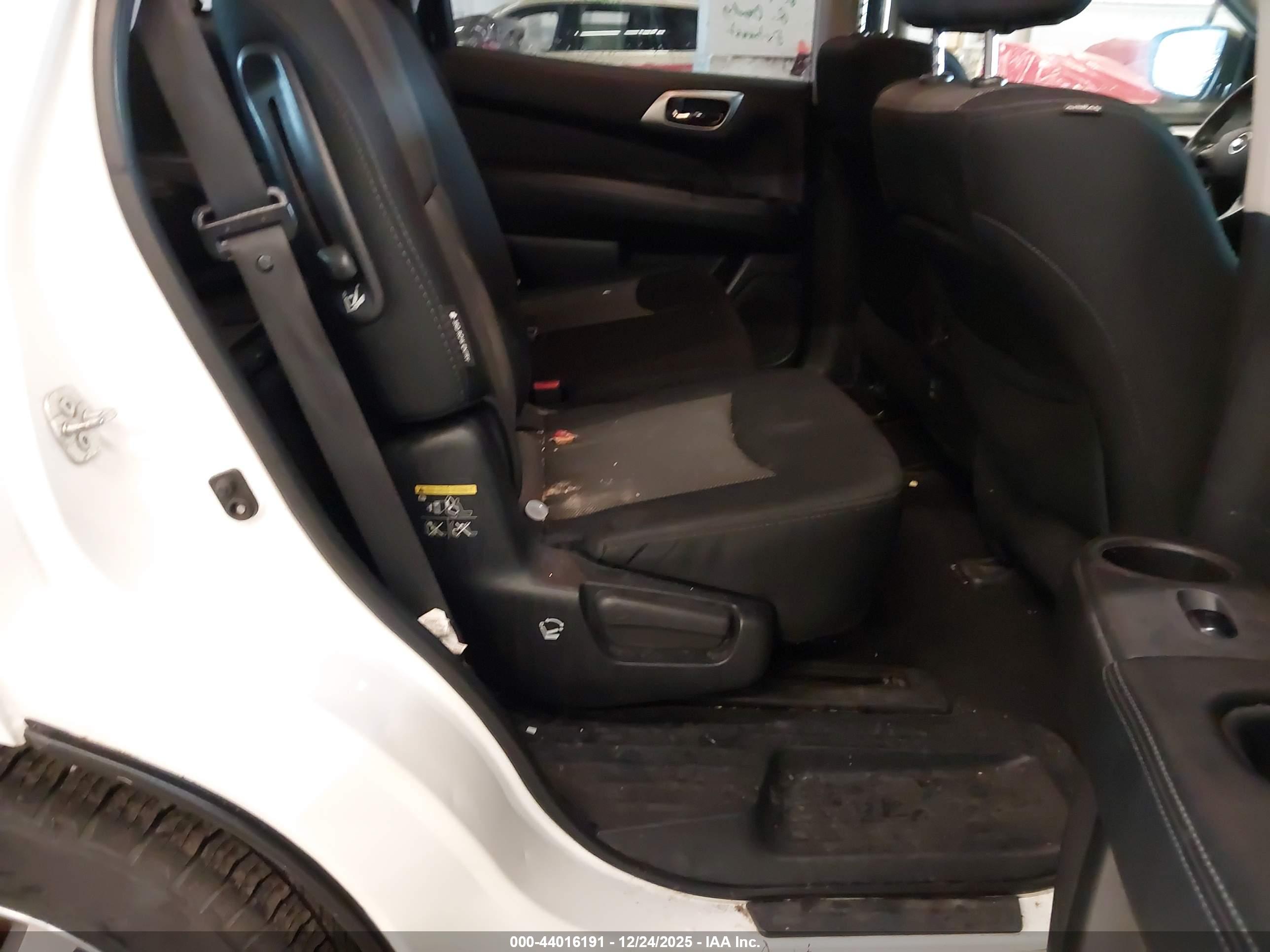 NISSAN PATHFINDER image 8