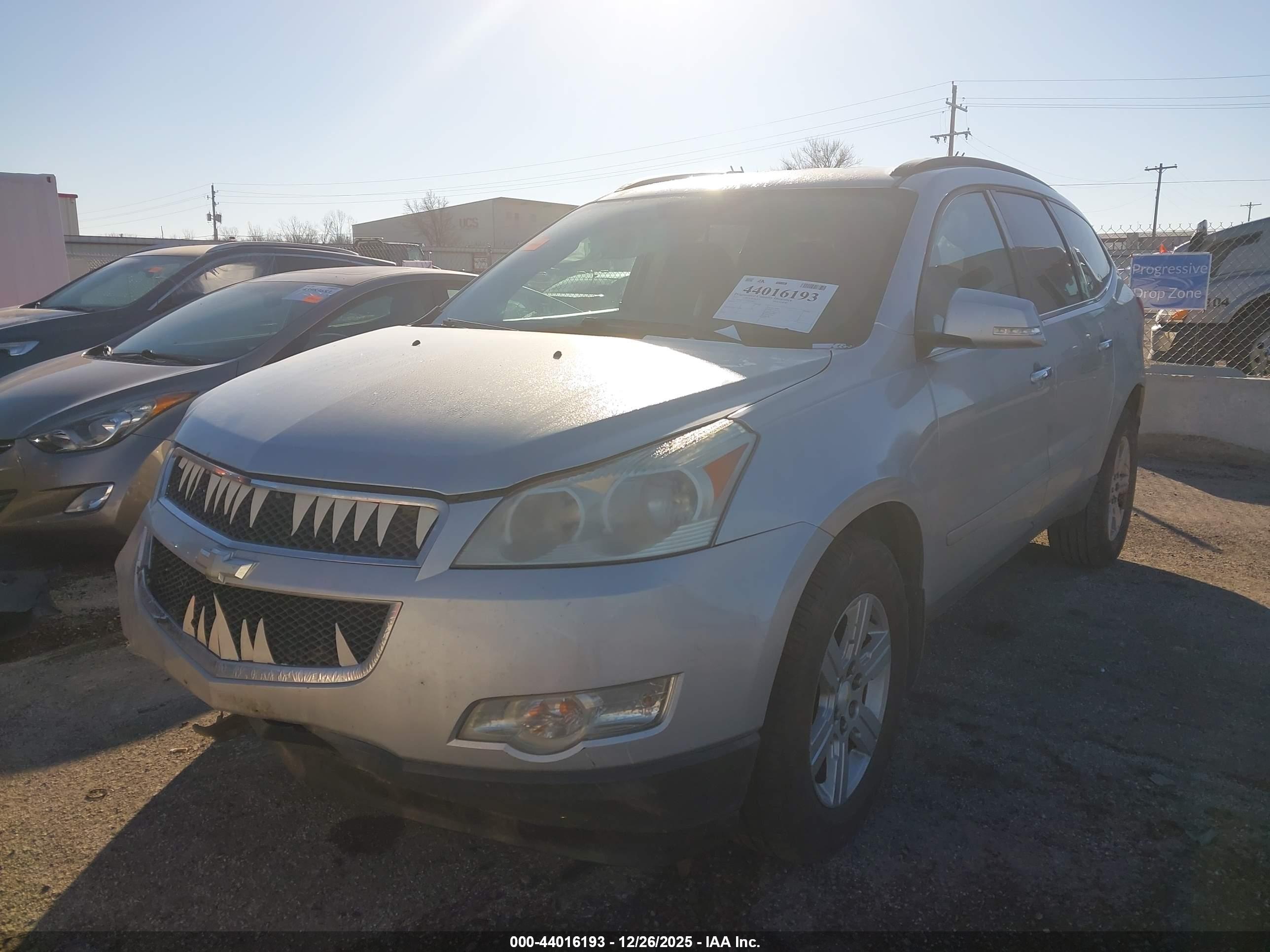 CHEVROLET TRAVERSE image 2