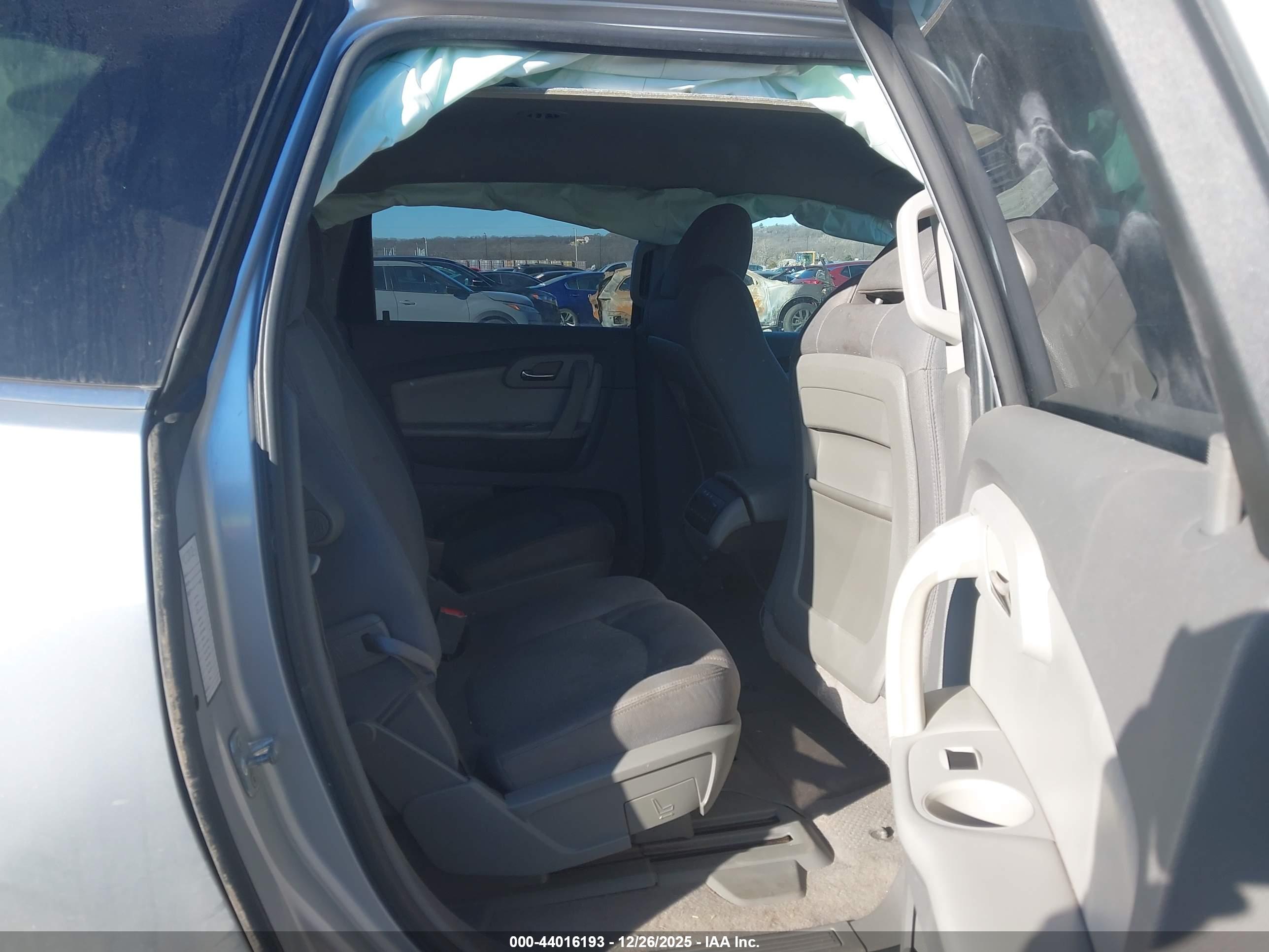 CHEVROLET TRAVERSE image 8