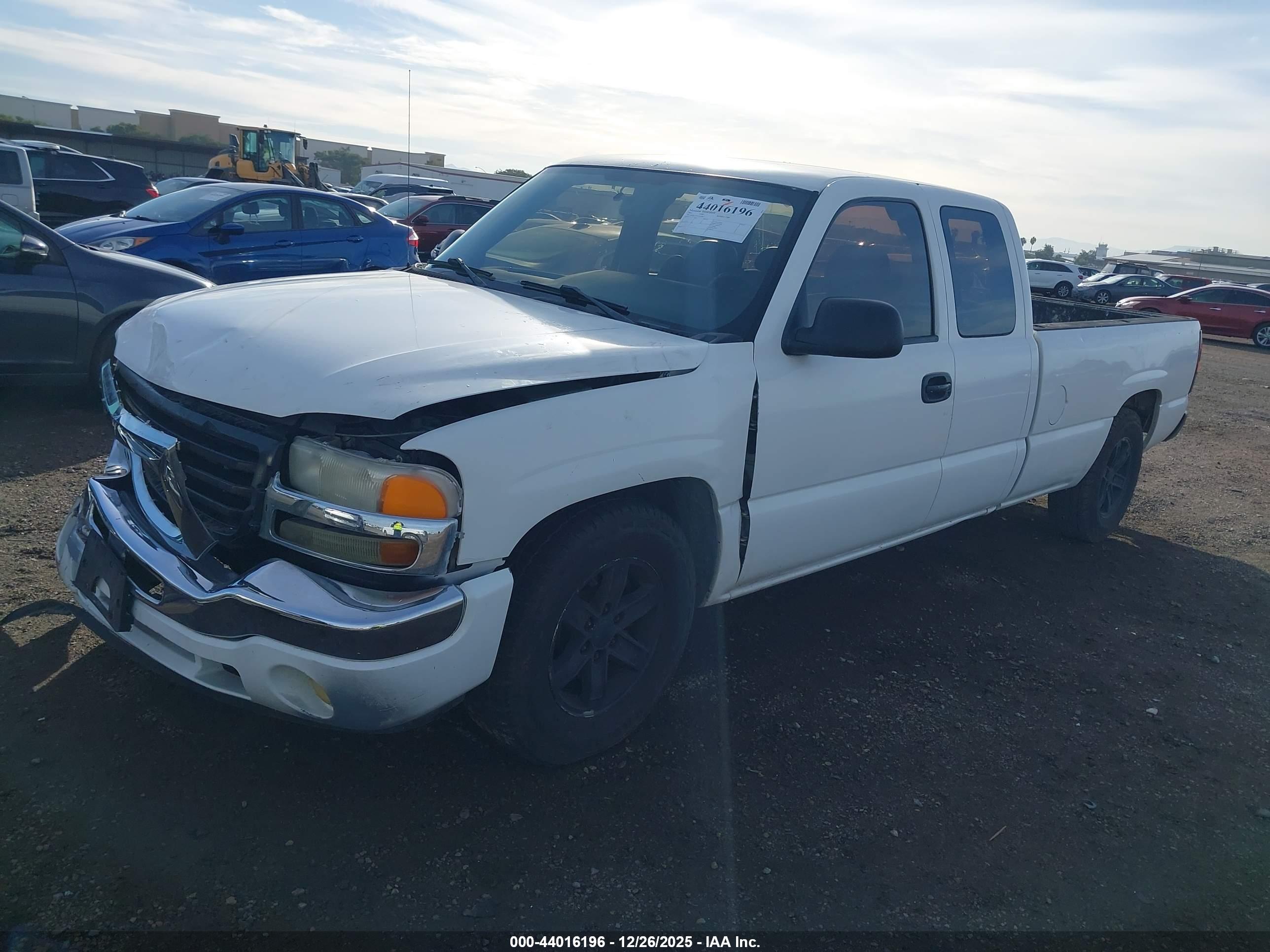 GMC SIERRA image 2