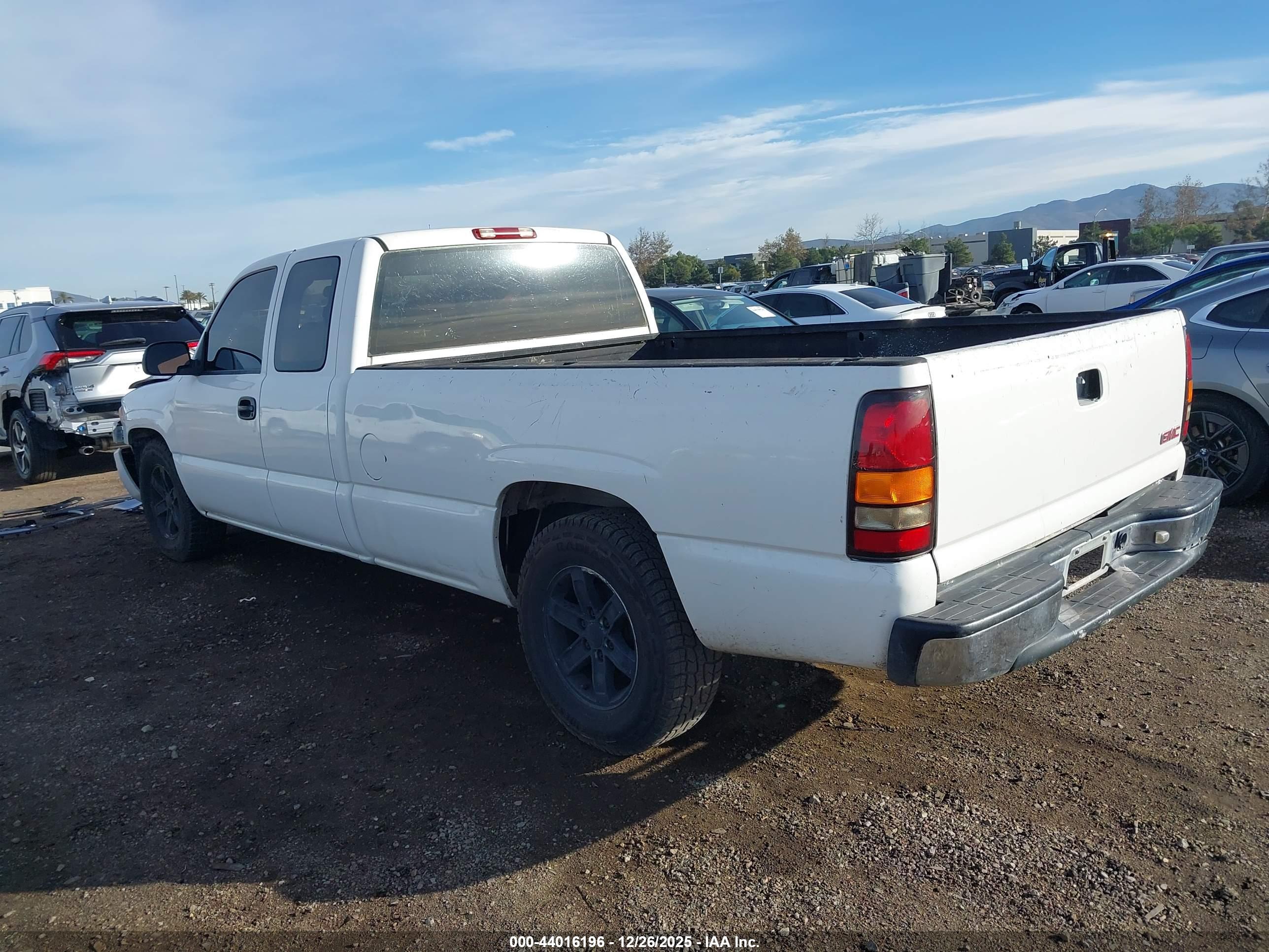 GMC SIERRA image 3