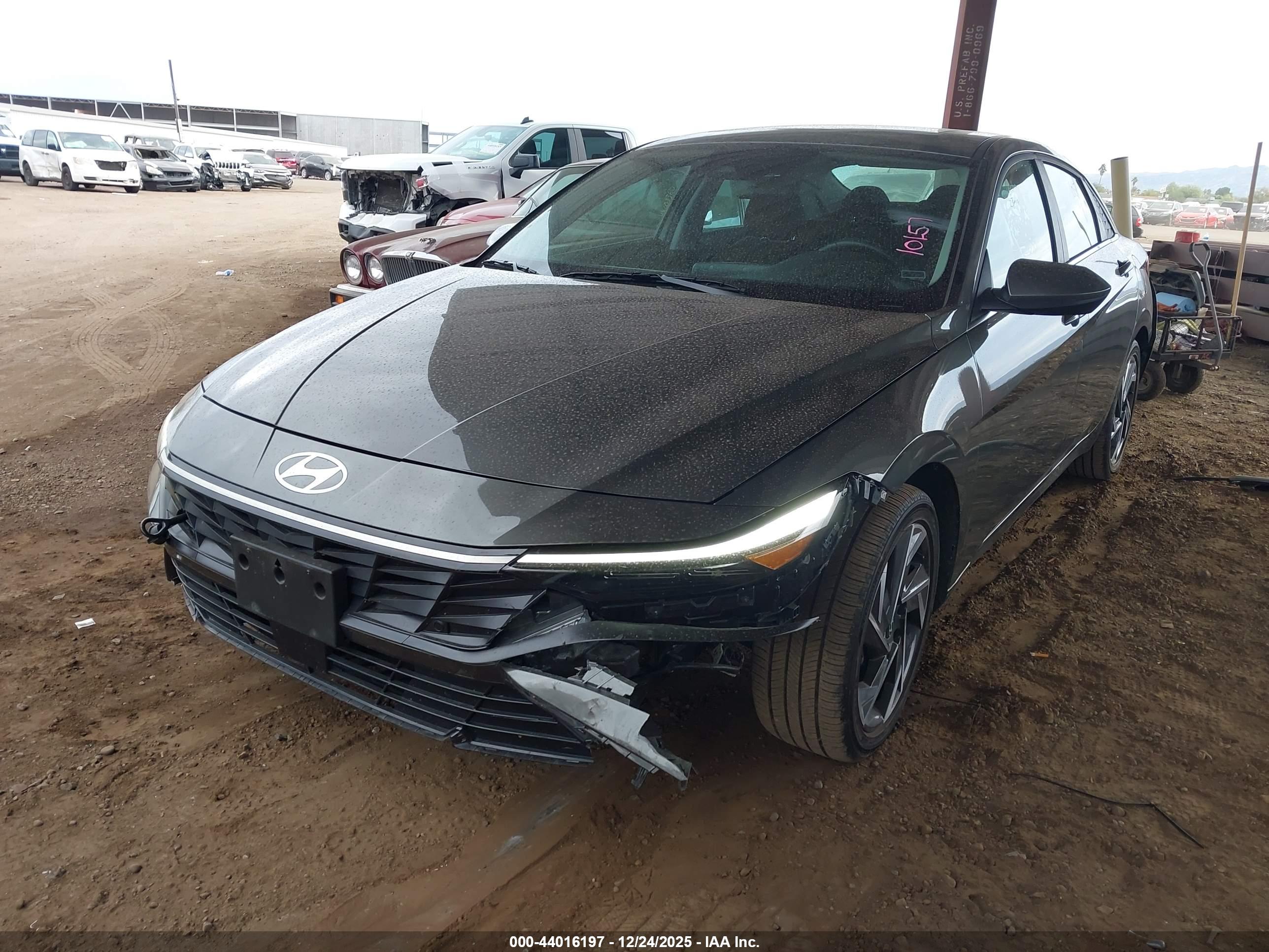 HYUNDAI ELANTRA image 6
