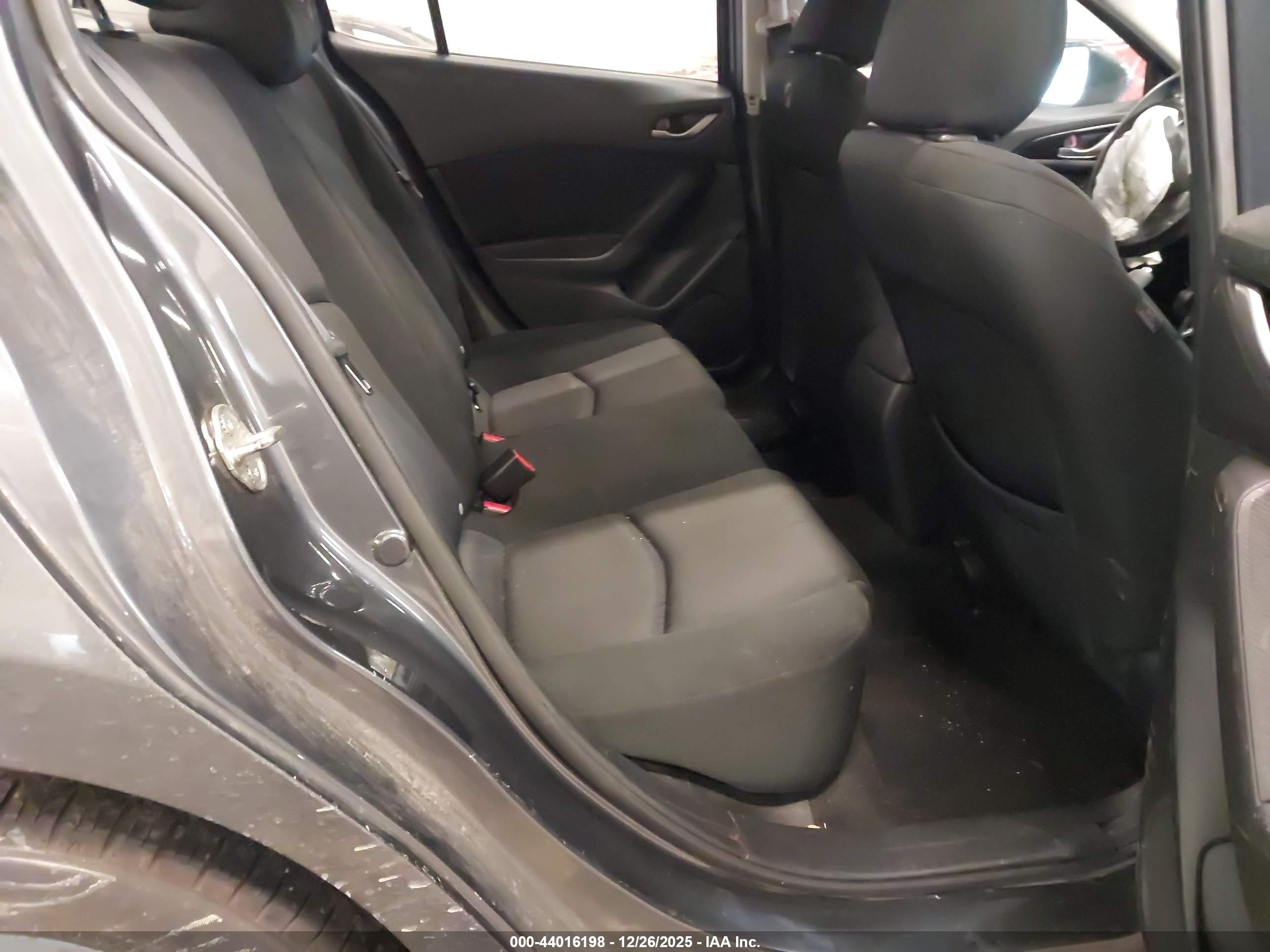 MAZDA MAZDA3 image 8