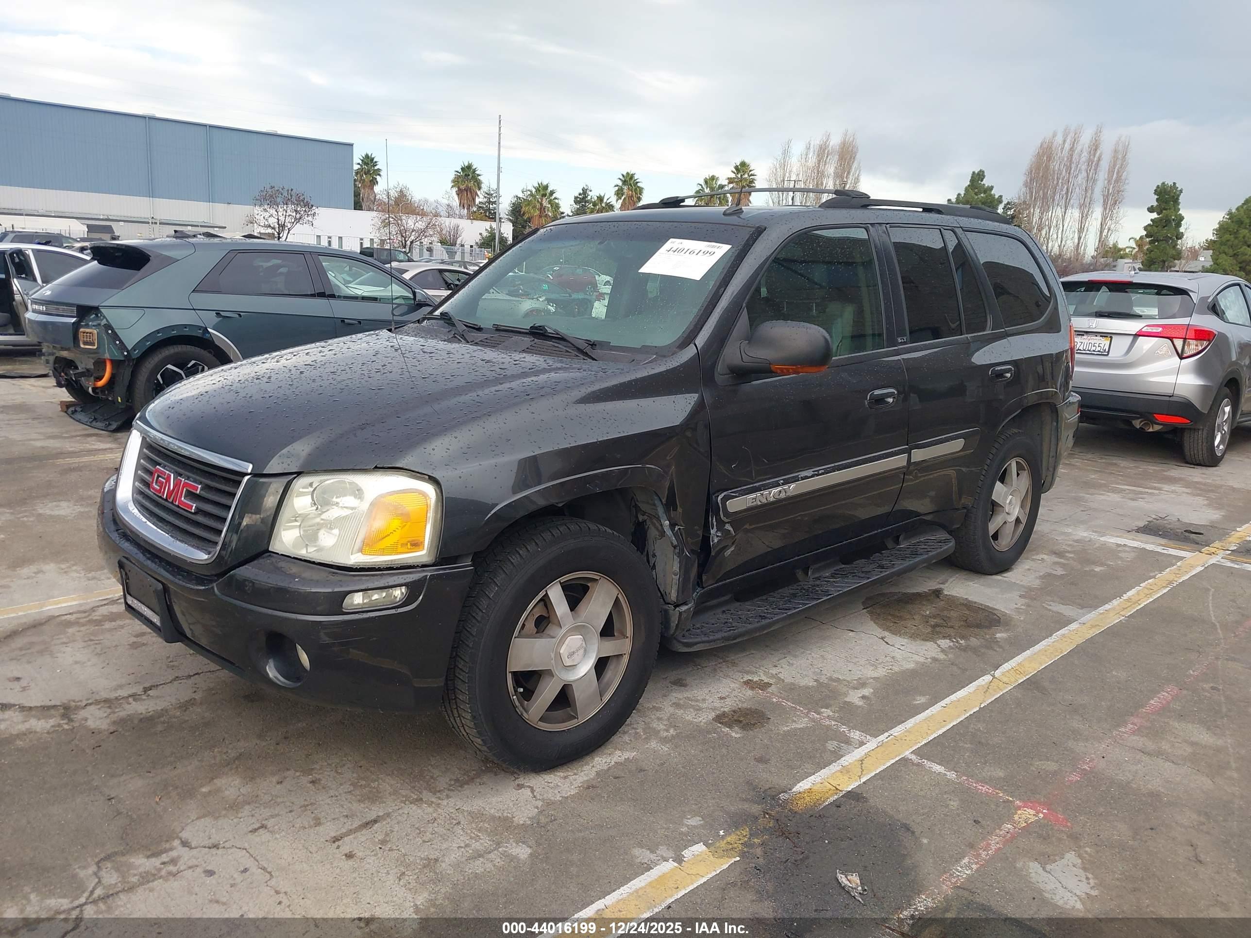 GMC ENVOY image 2