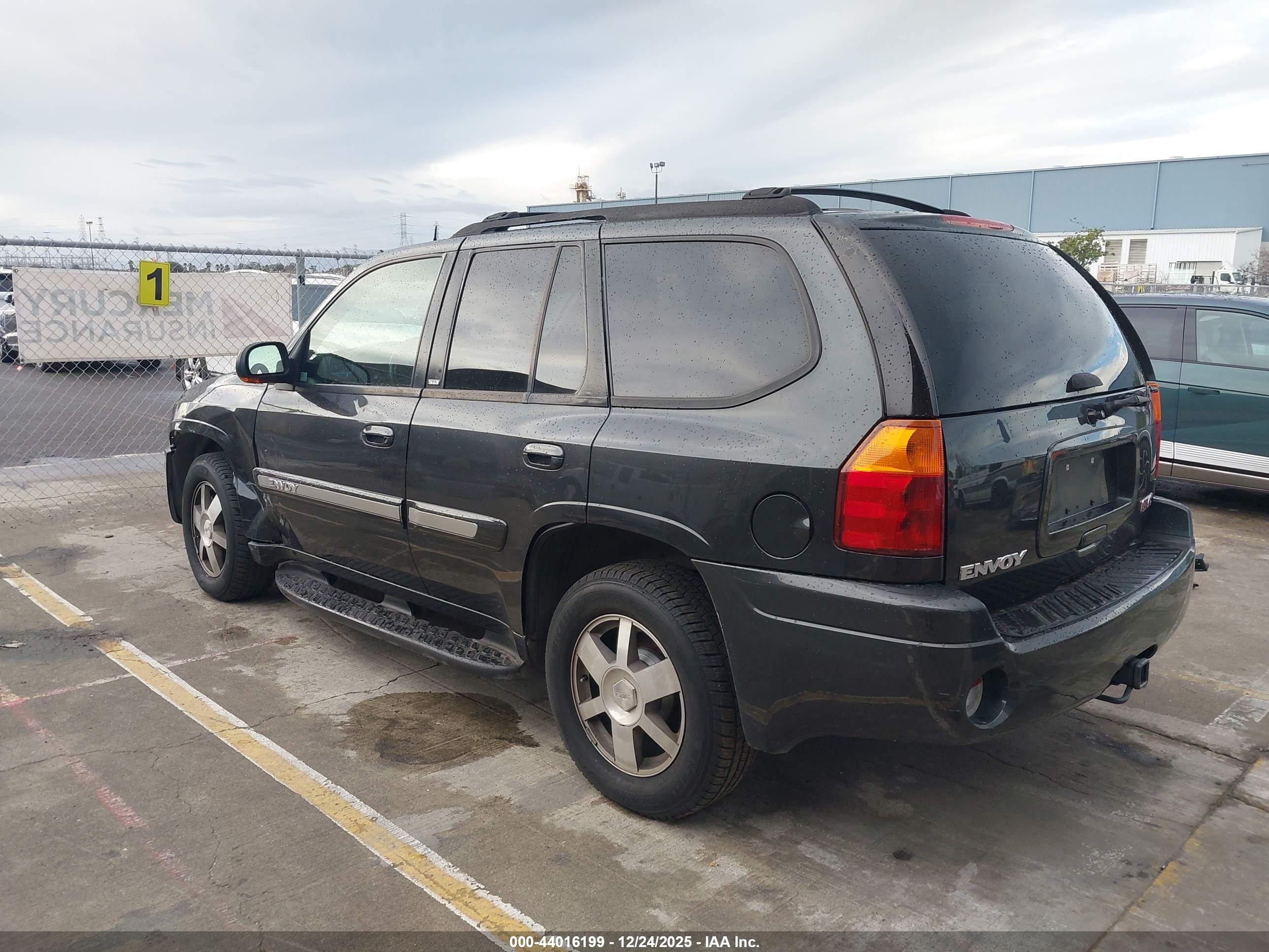 GMC ENVOY image 3