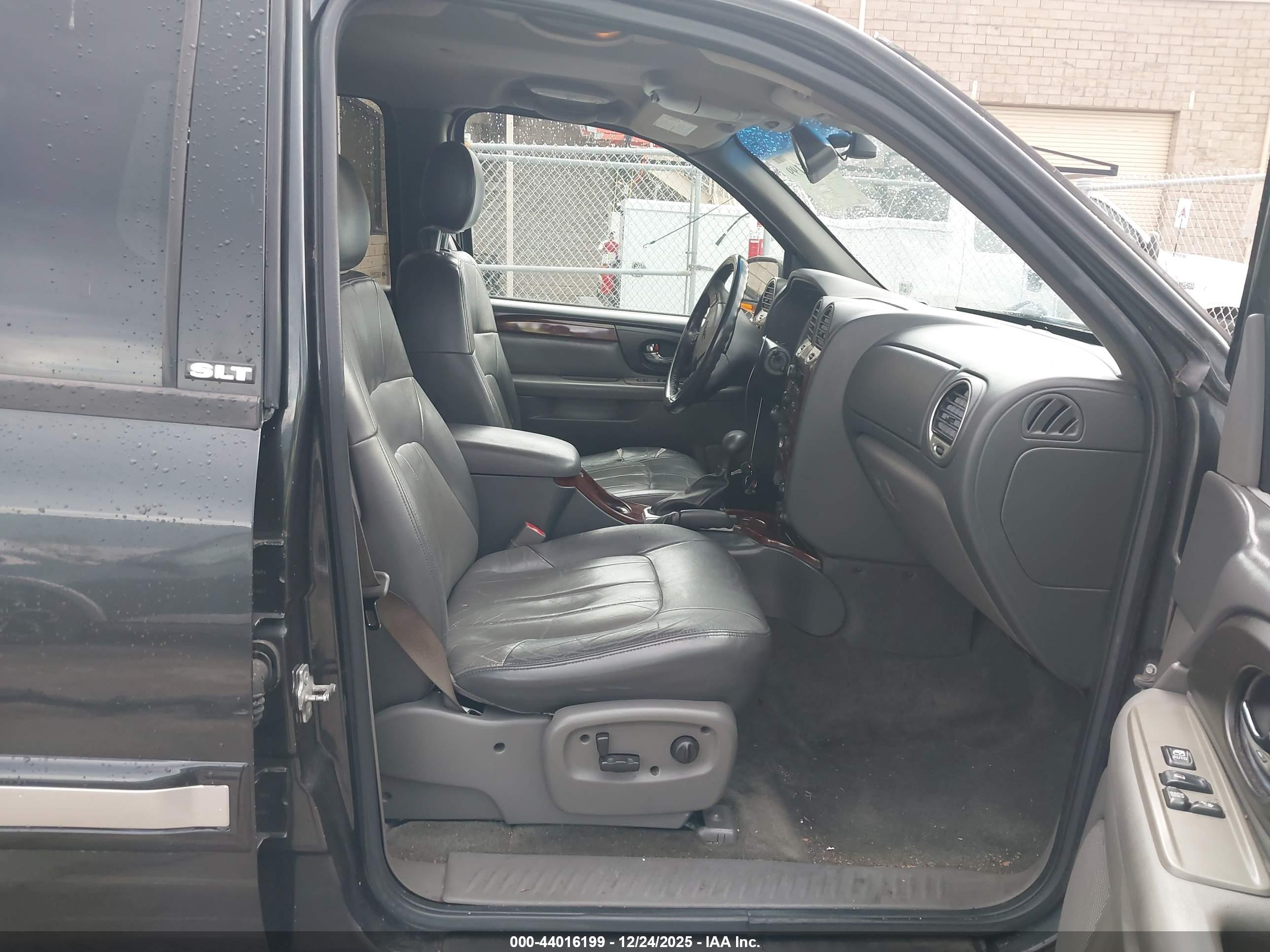 GMC ENVOY image 5