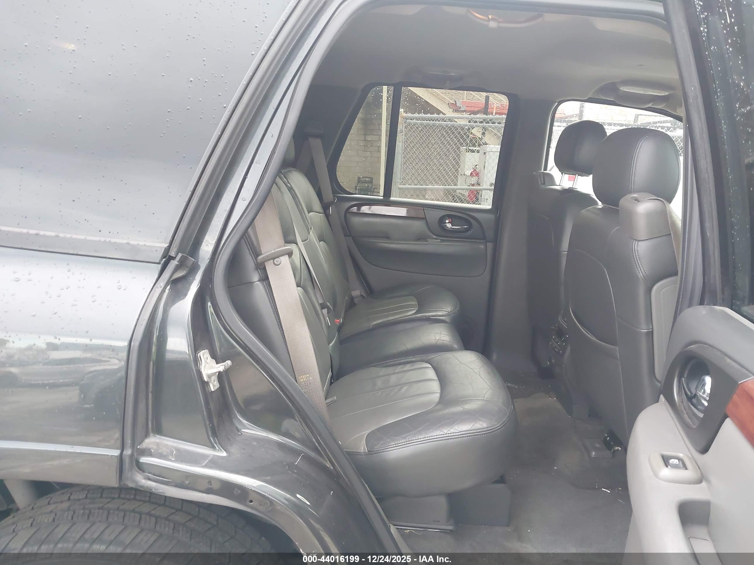 GMC ENVOY image 8