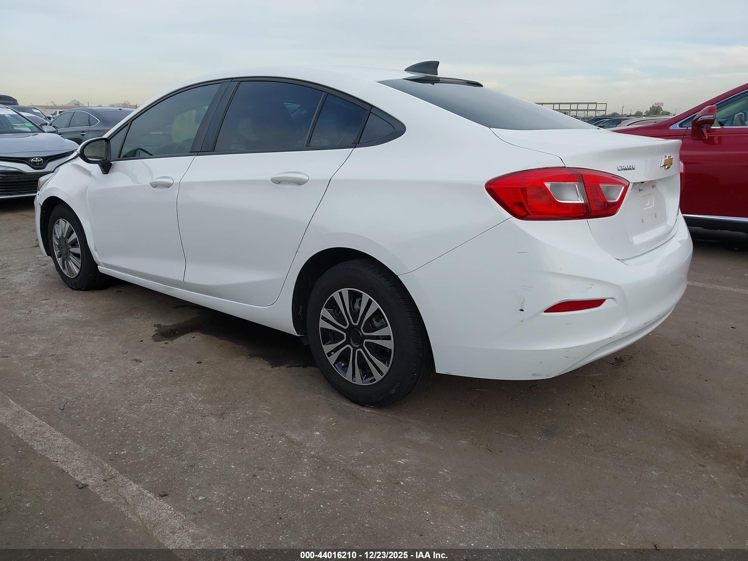 CHEVROLET CRUZE image 3