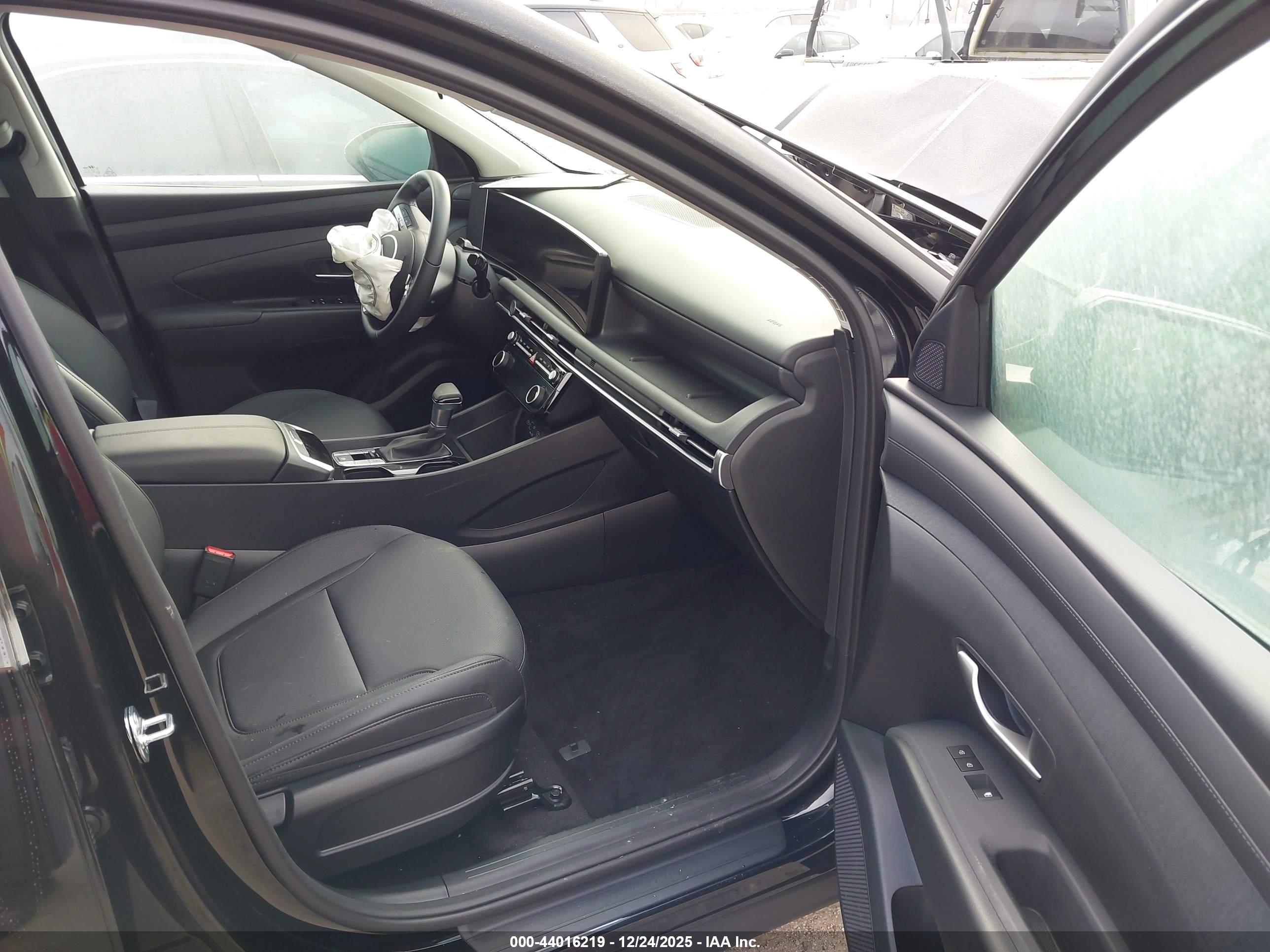 HYUNDAI TUCSON image 5