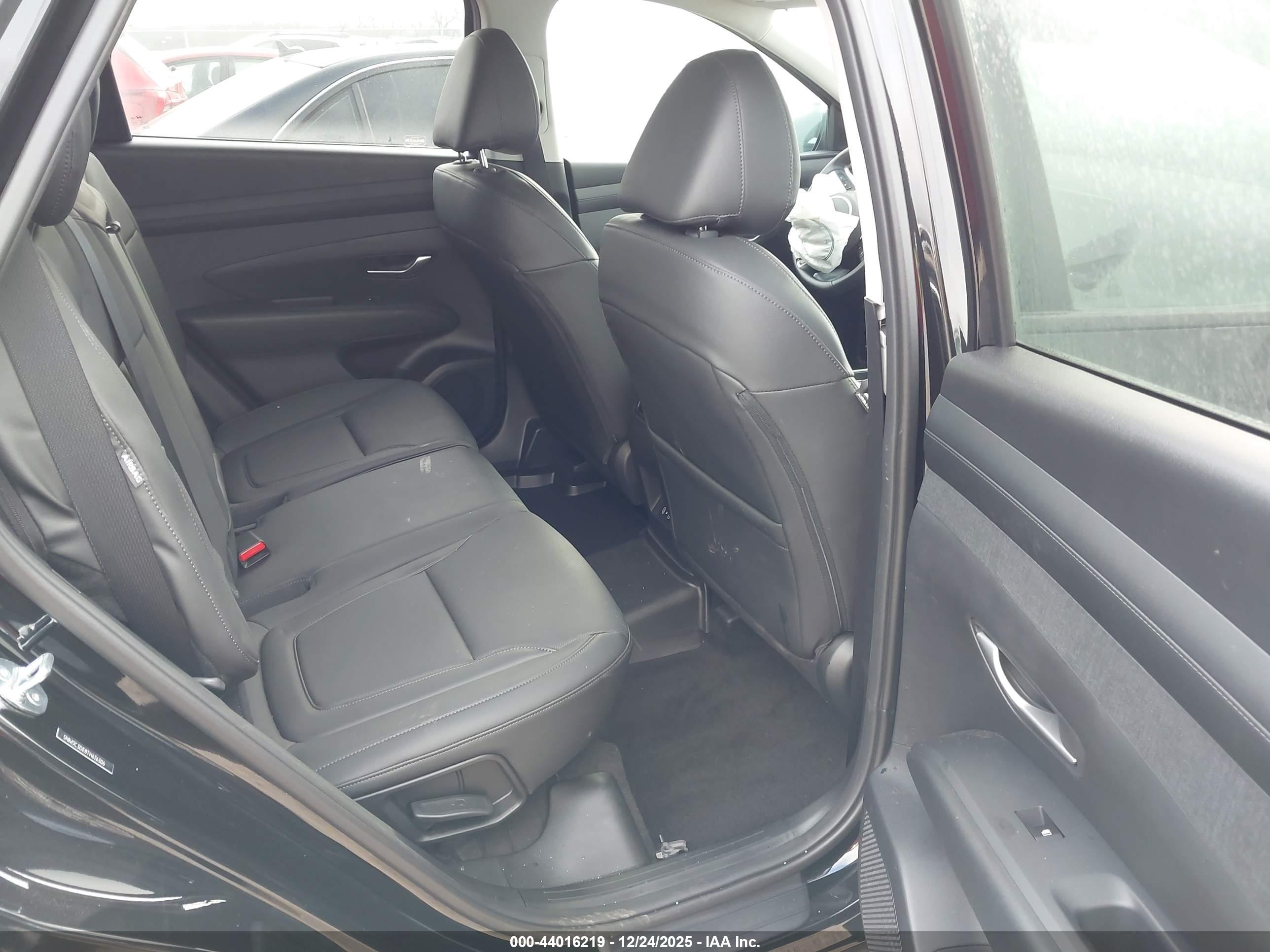HYUNDAI TUCSON image 8