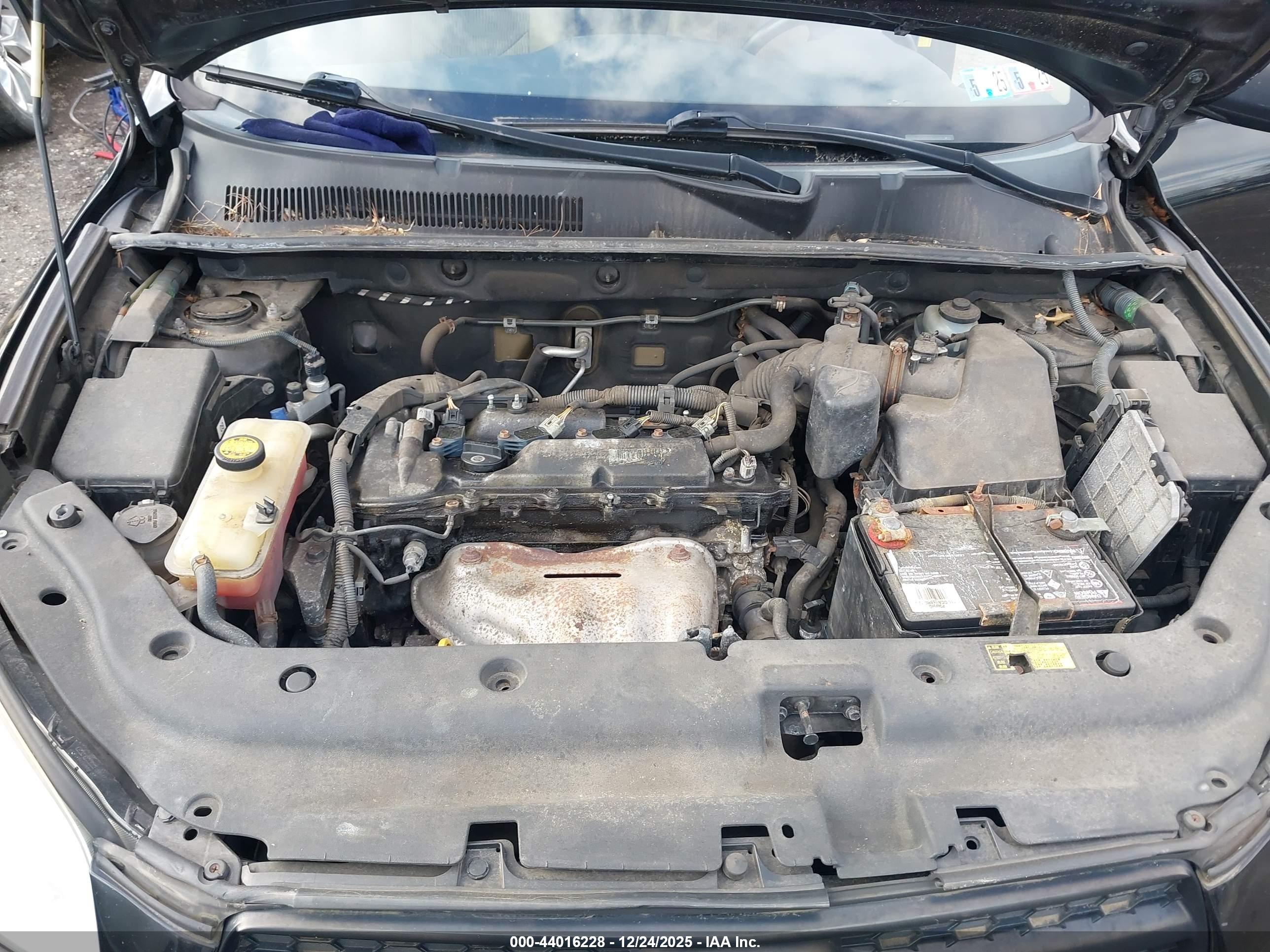 TOYOTA RAV4 image 10