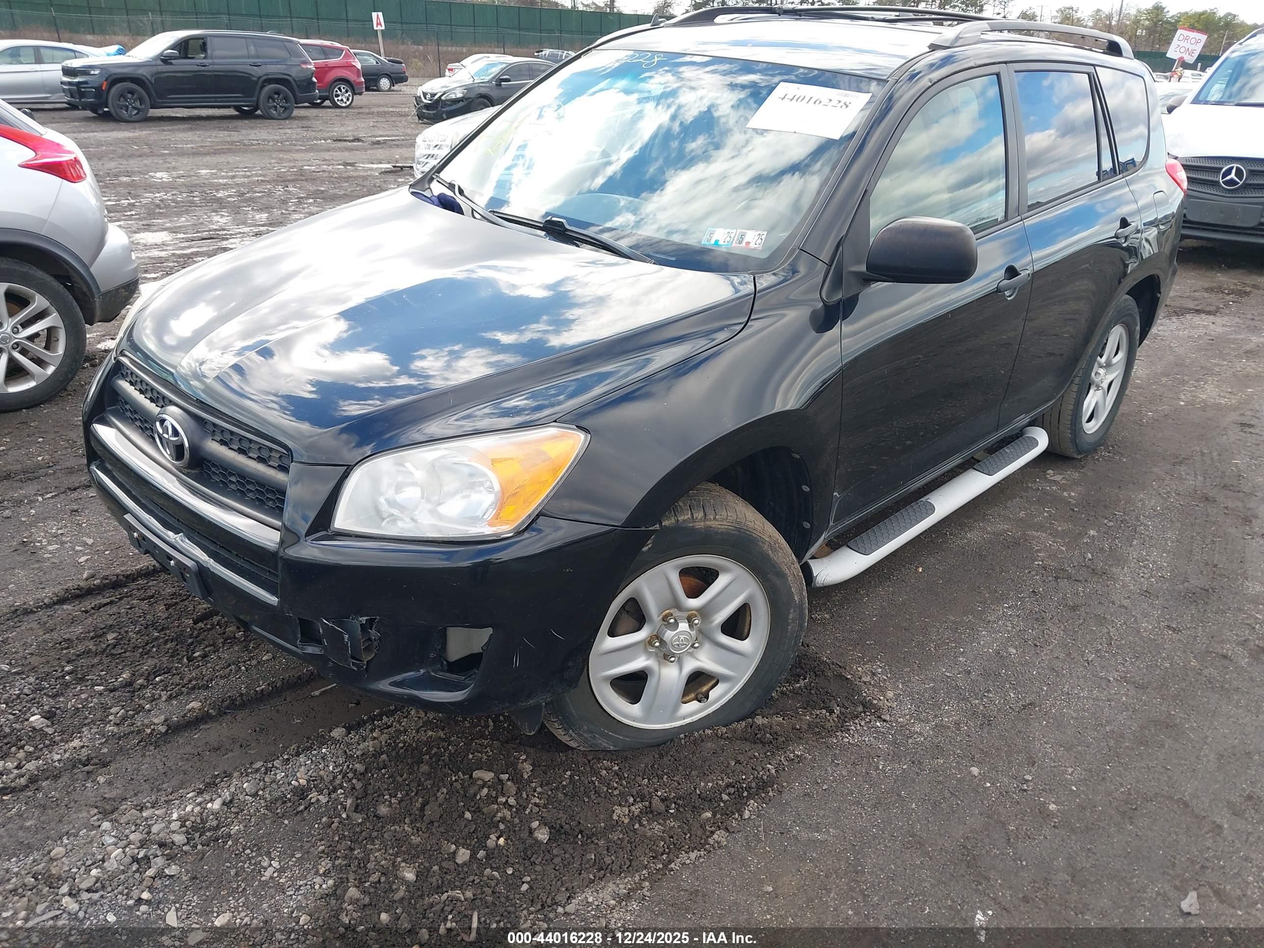 TOYOTA RAV4 image 2