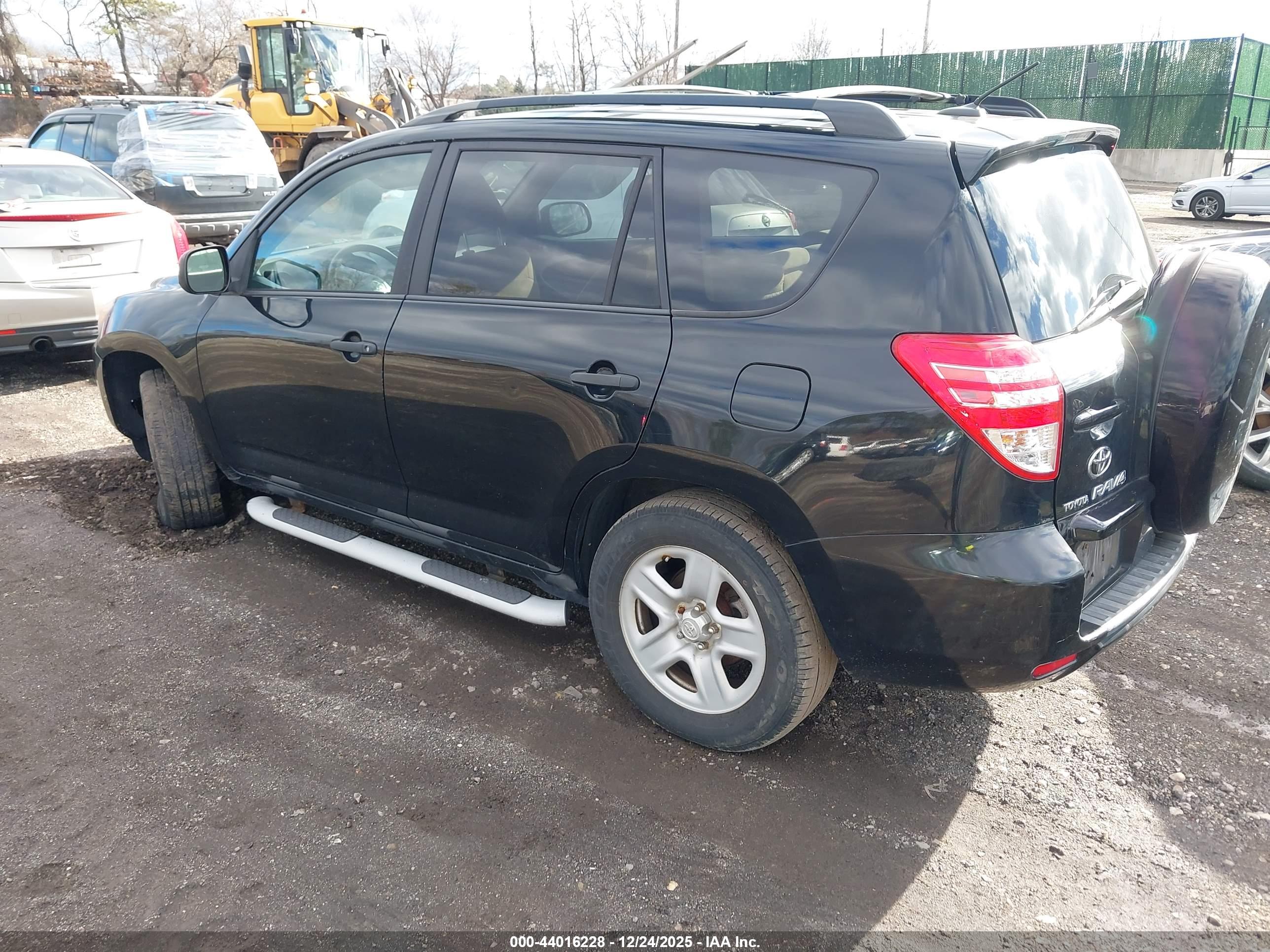 TOYOTA RAV4 image 3