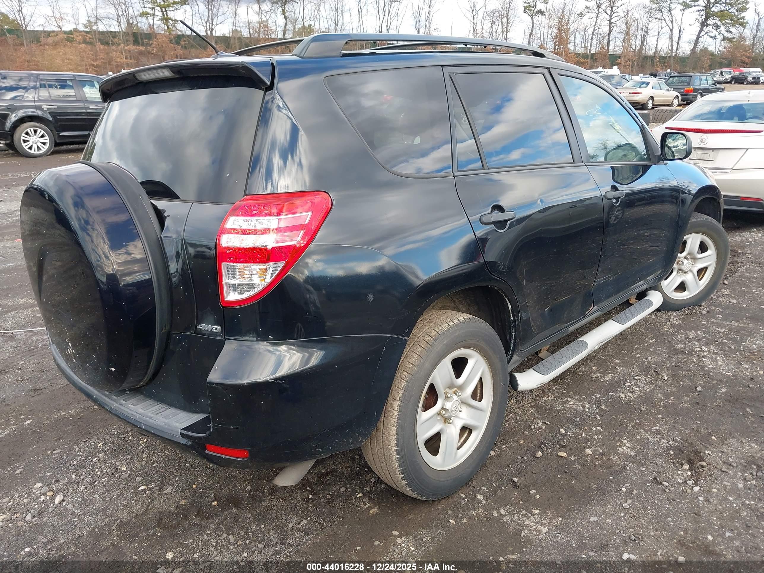TOYOTA RAV4 image 4