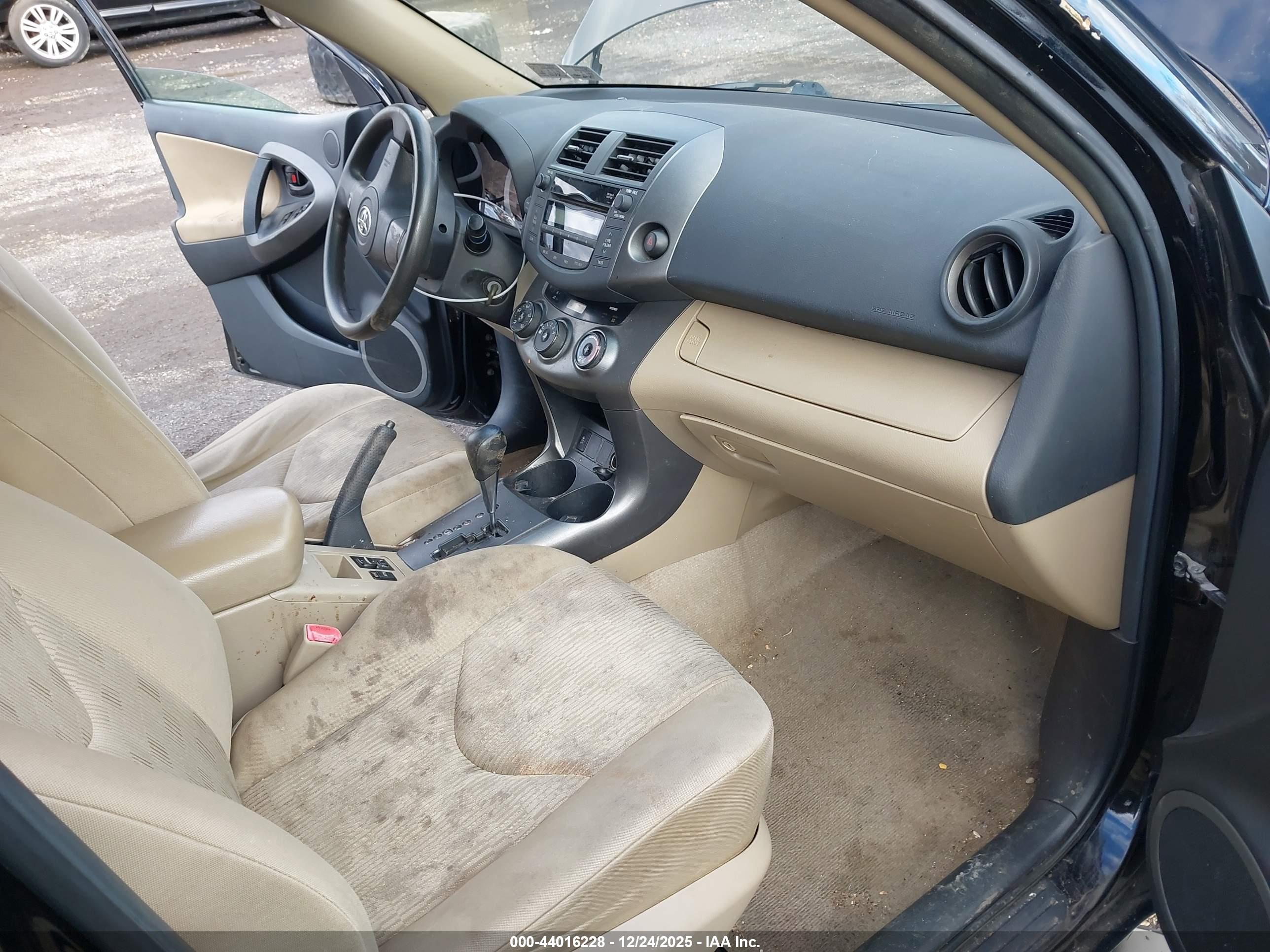 TOYOTA RAV4 image 5