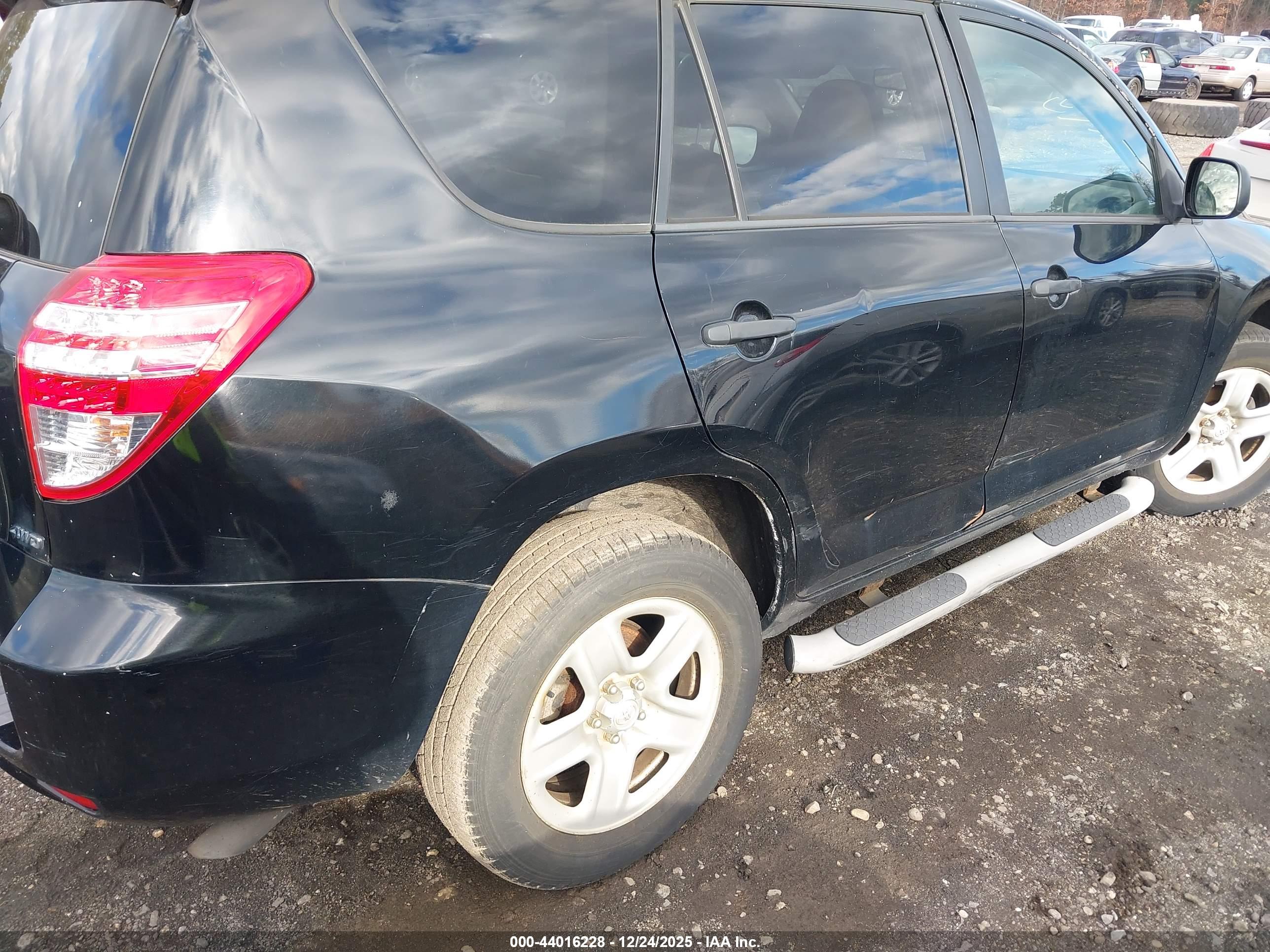 TOYOTA RAV4 image 6