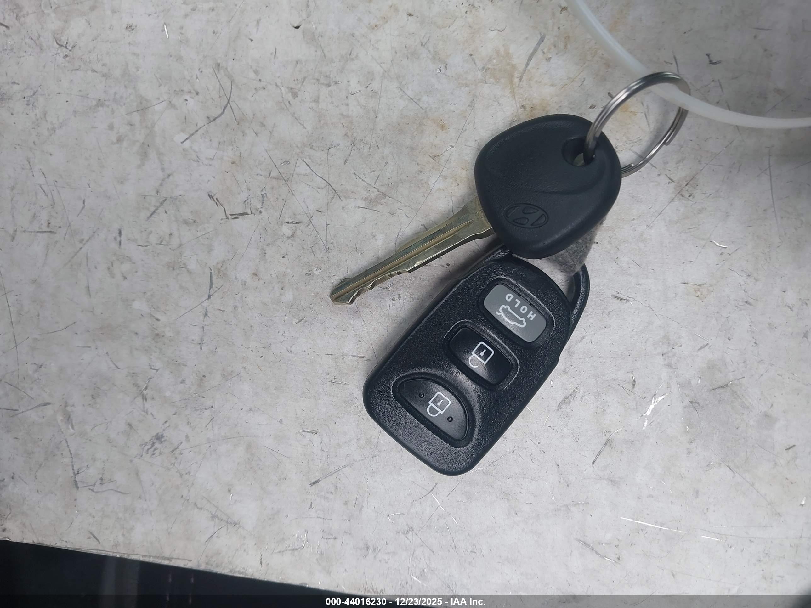 HYUNDAI ELANTRA image 11