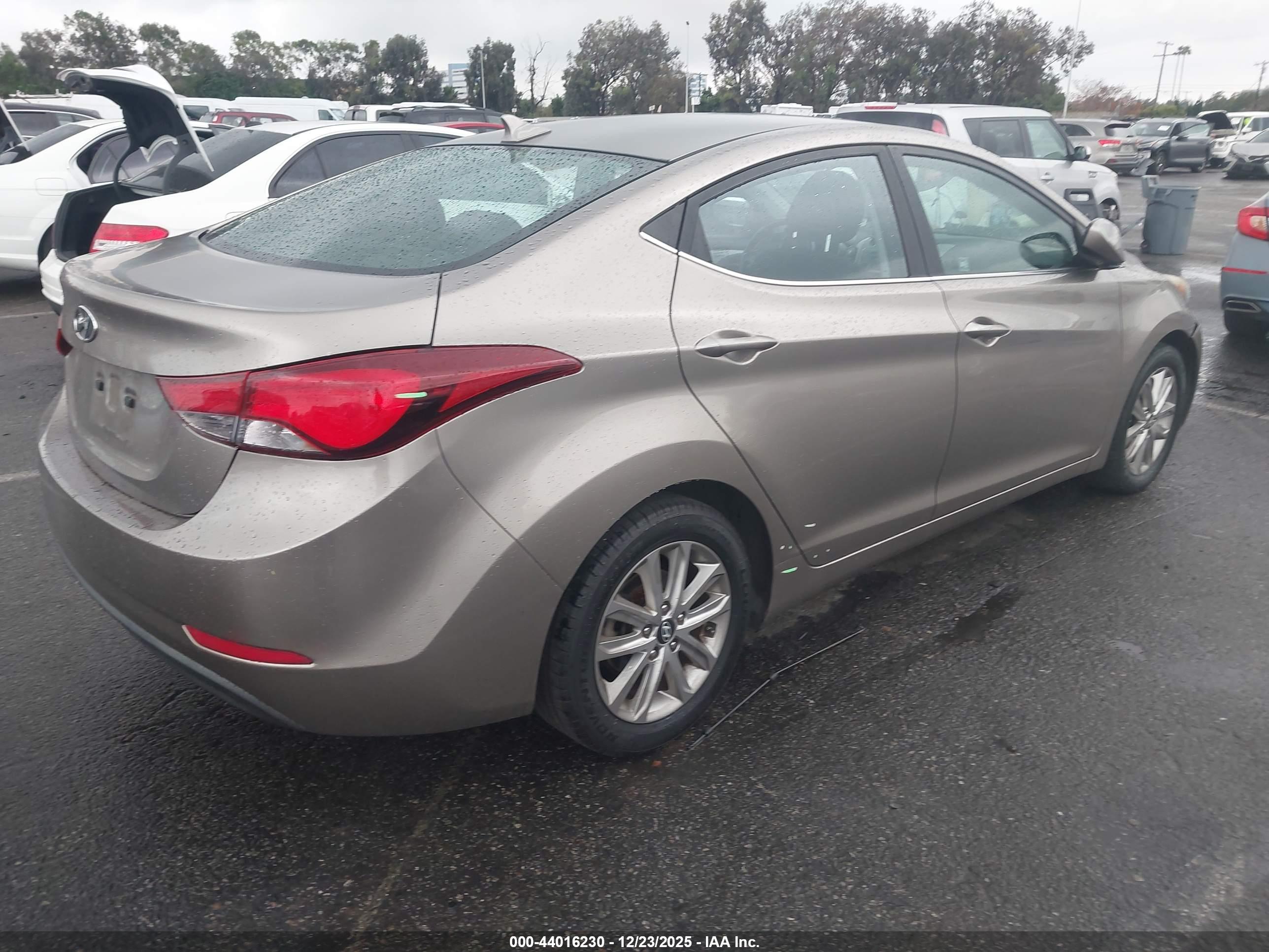 HYUNDAI ELANTRA image 4
