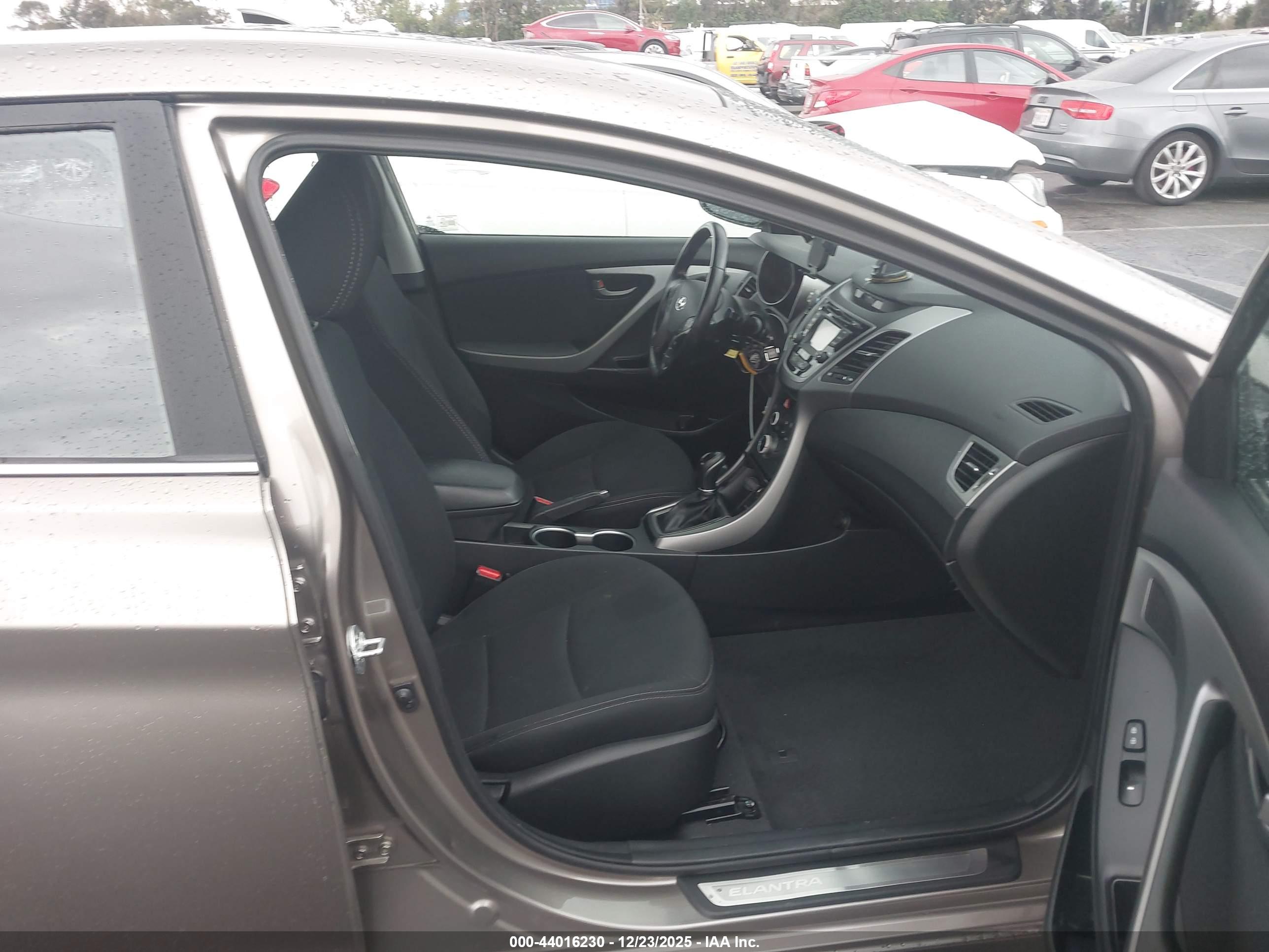 HYUNDAI ELANTRA image 5