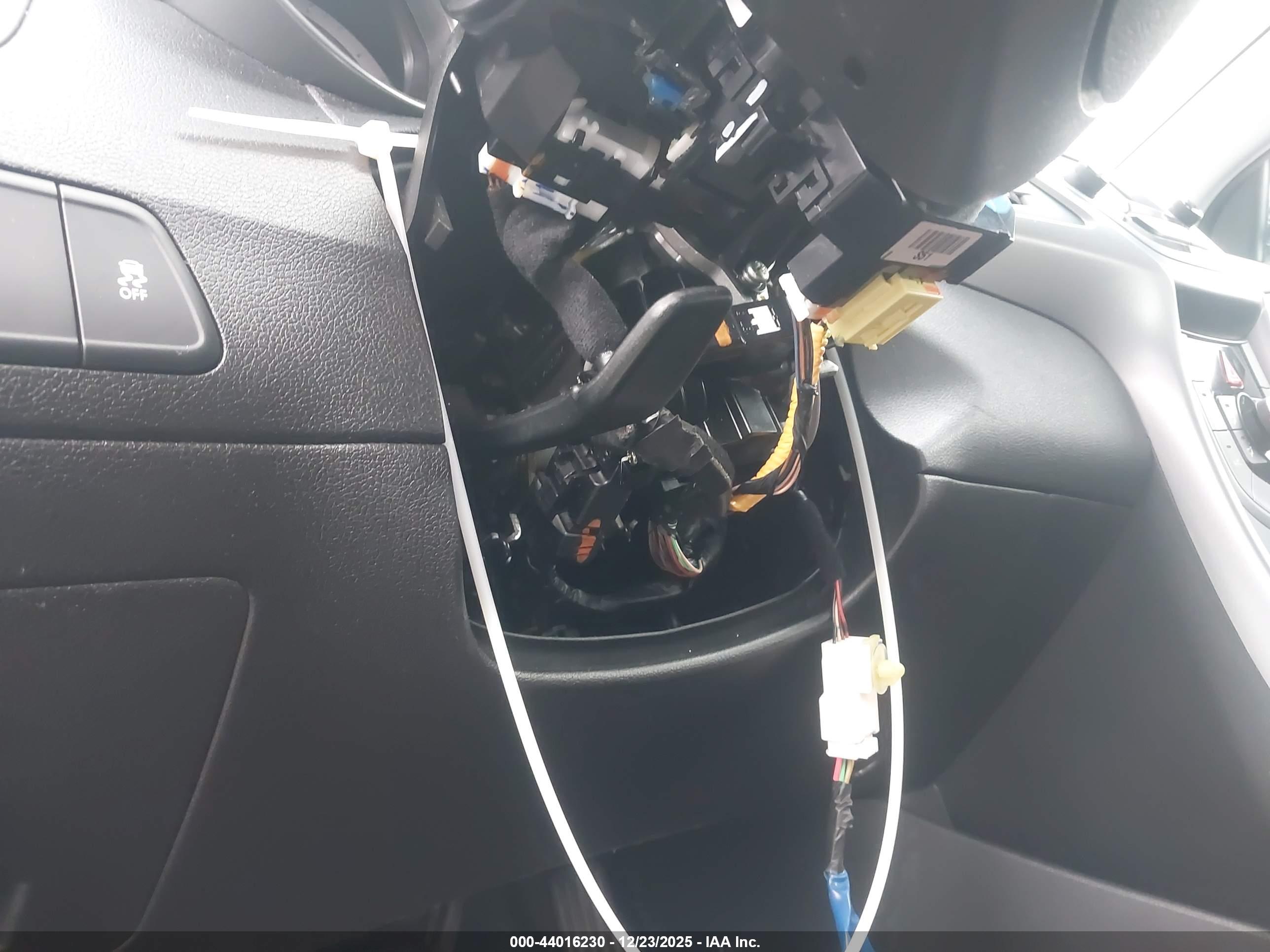 HYUNDAI ELANTRA image 6