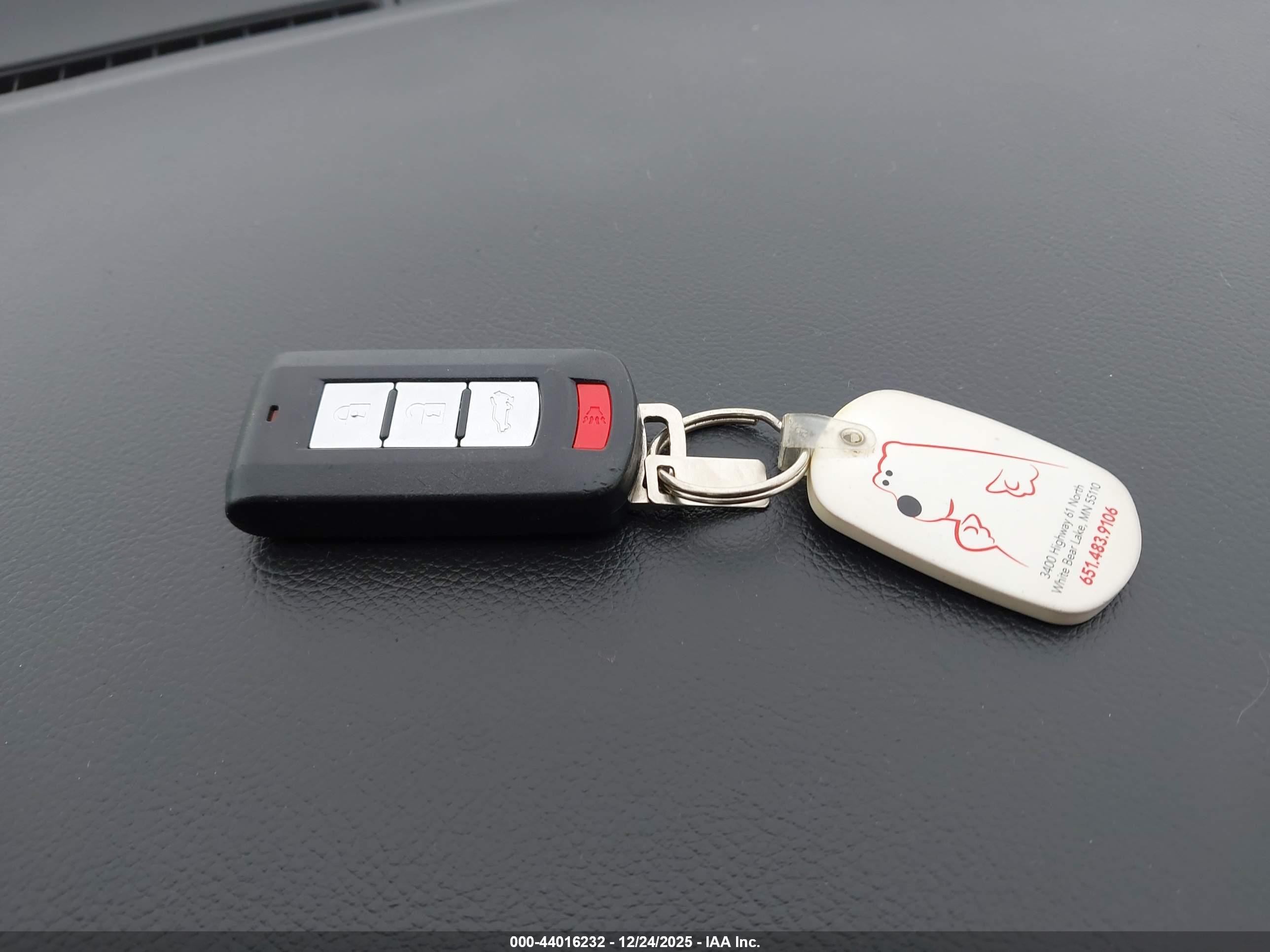 MITSUBISHI OUTLANDER image 11