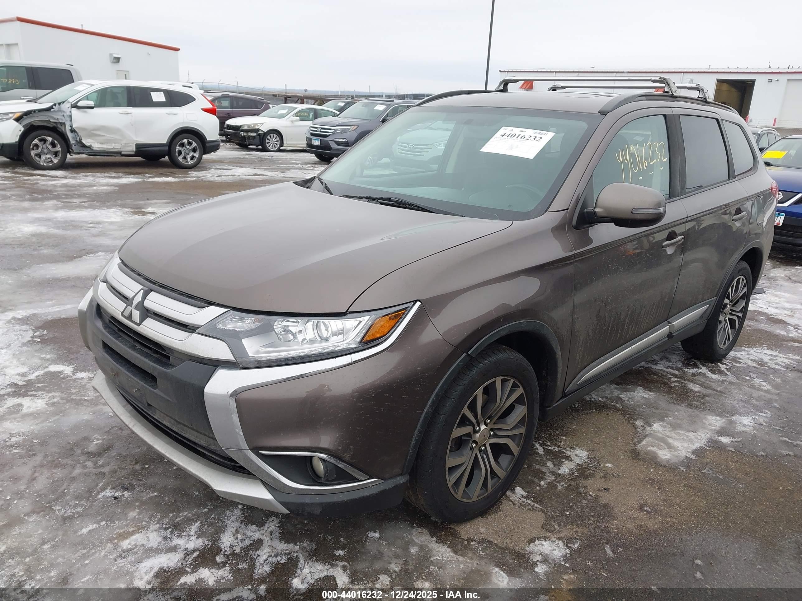 MITSUBISHI OUTLANDER image 2