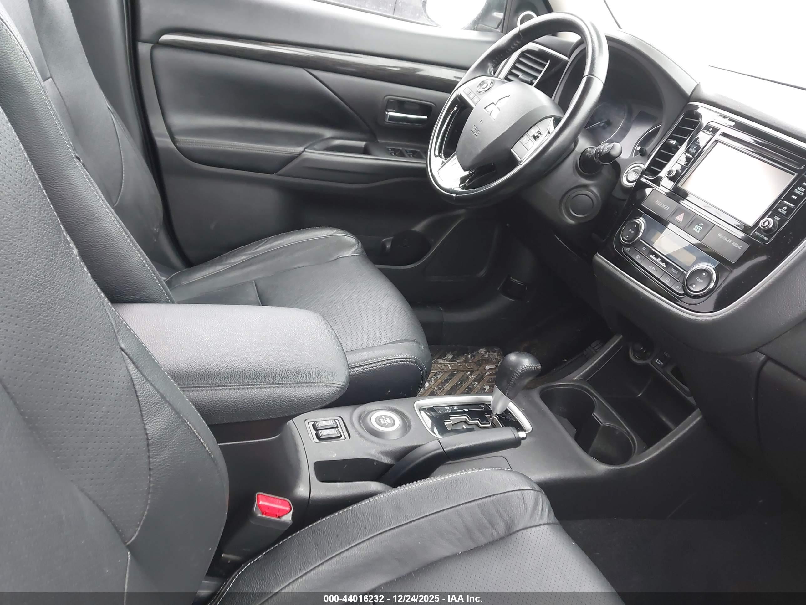 MITSUBISHI OUTLANDER image 5