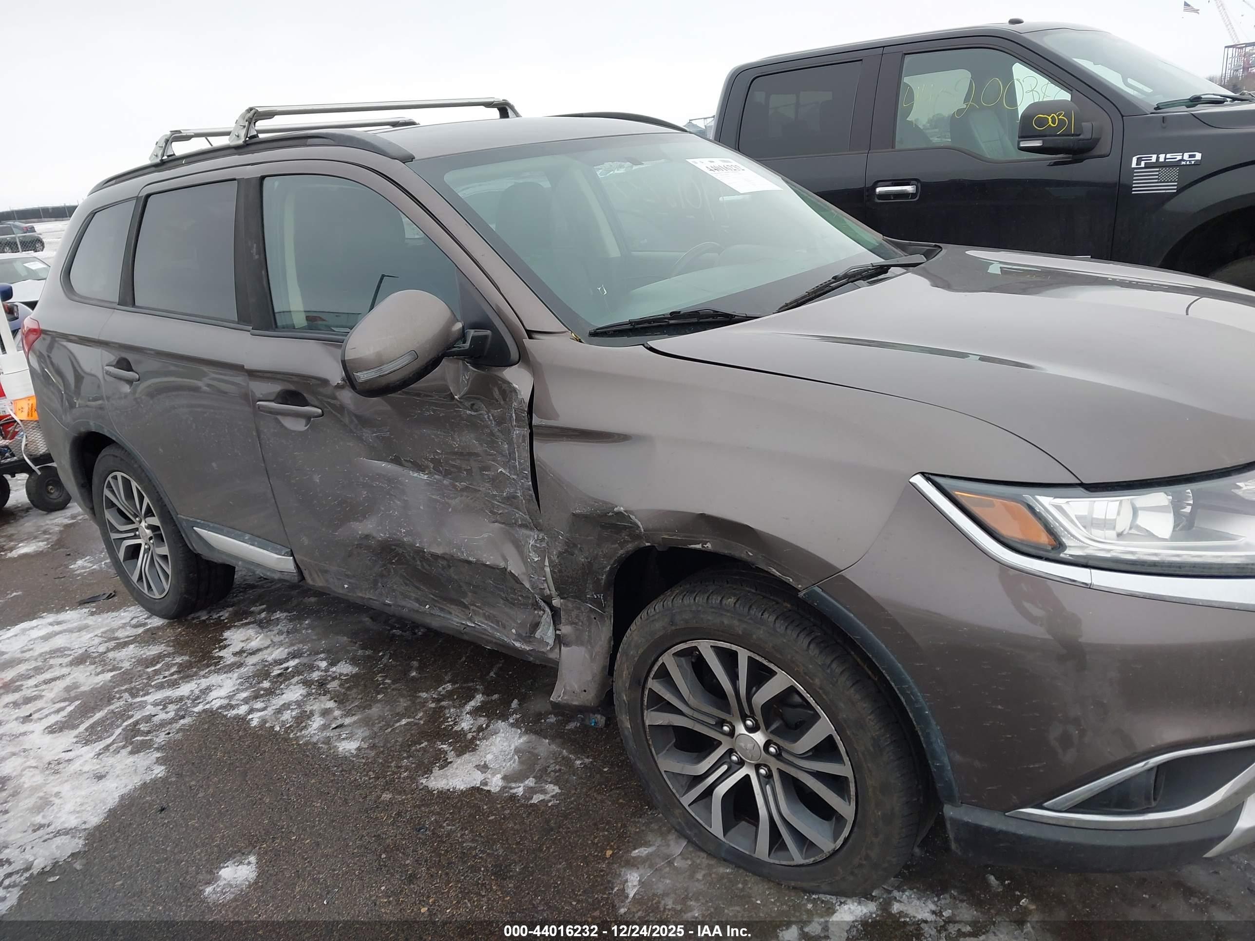 MITSUBISHI OUTLANDER image 6