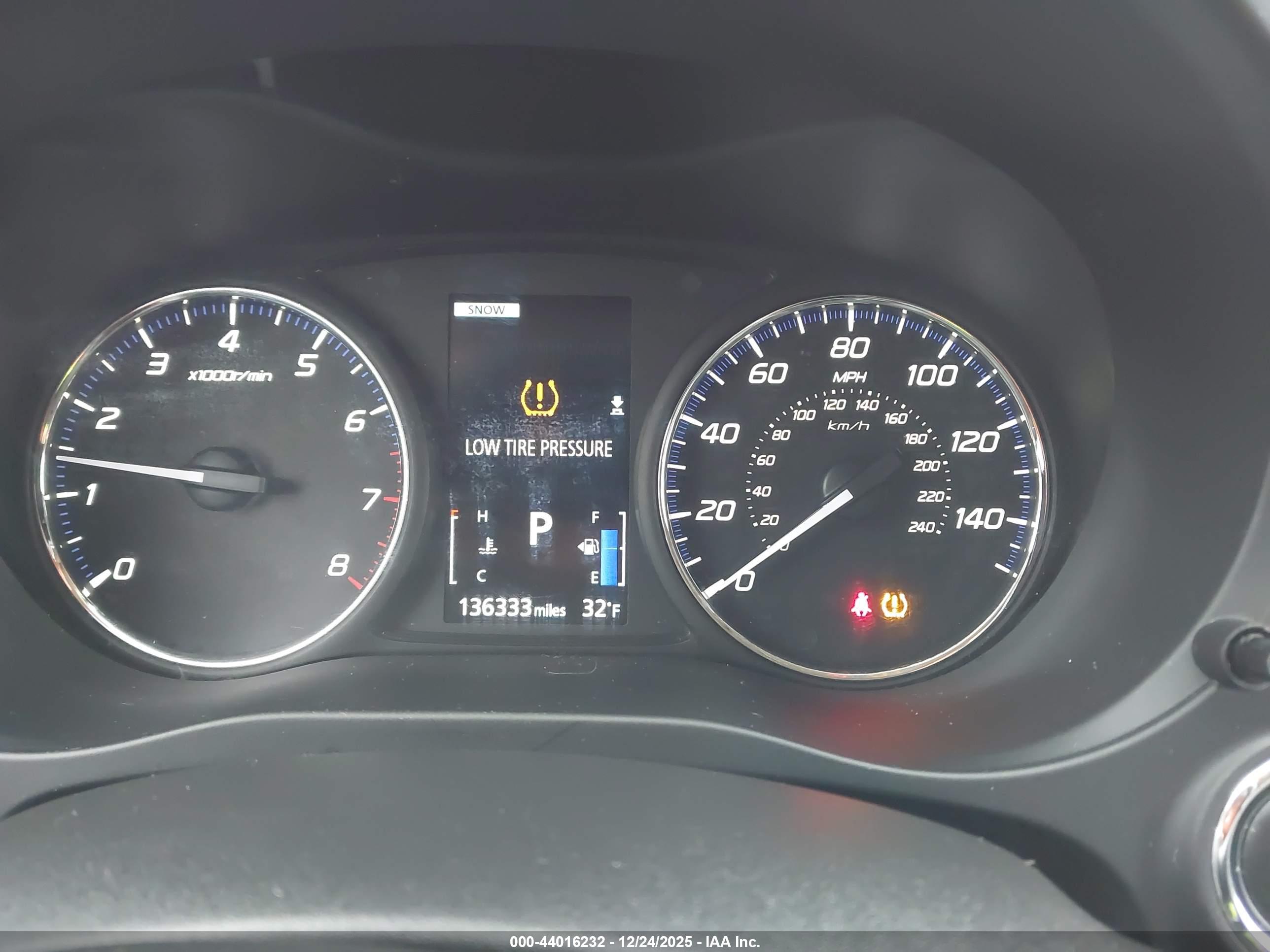 MITSUBISHI OUTLANDER image 7