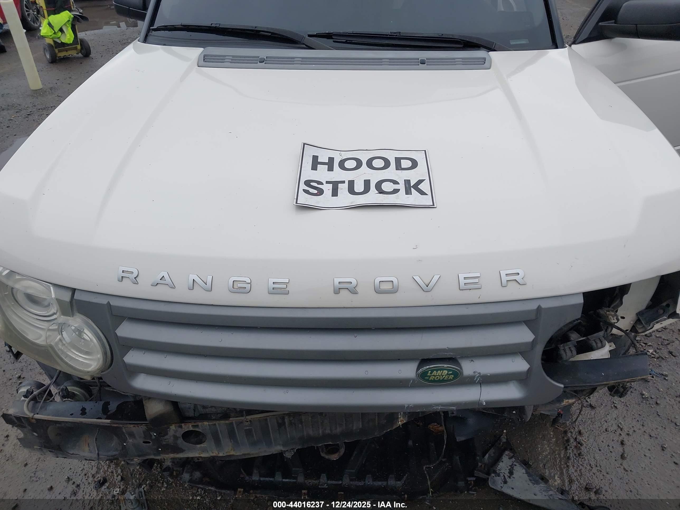 LAND ROVER image 10