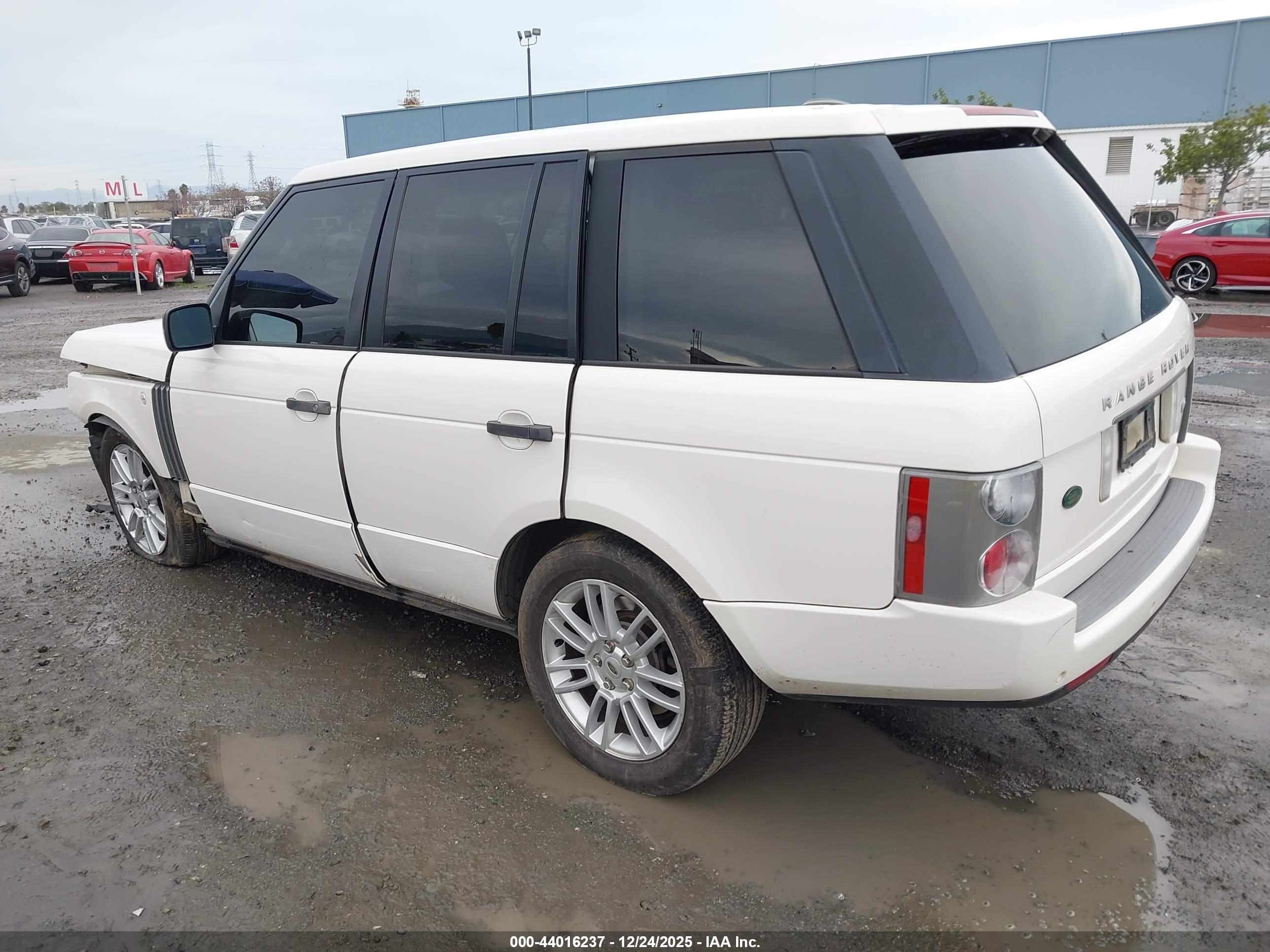 LAND ROVER image 3
