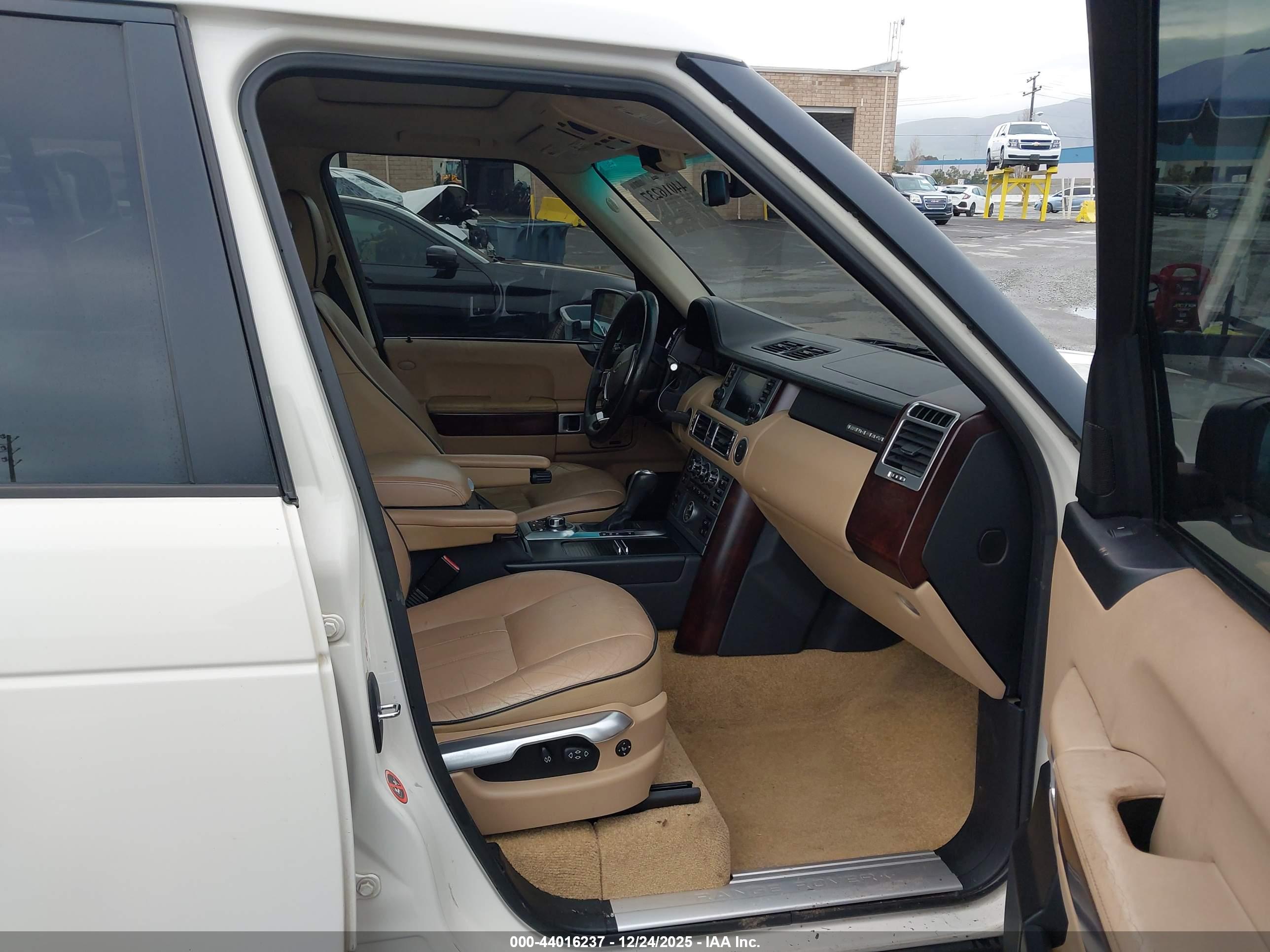 LAND ROVER image 5