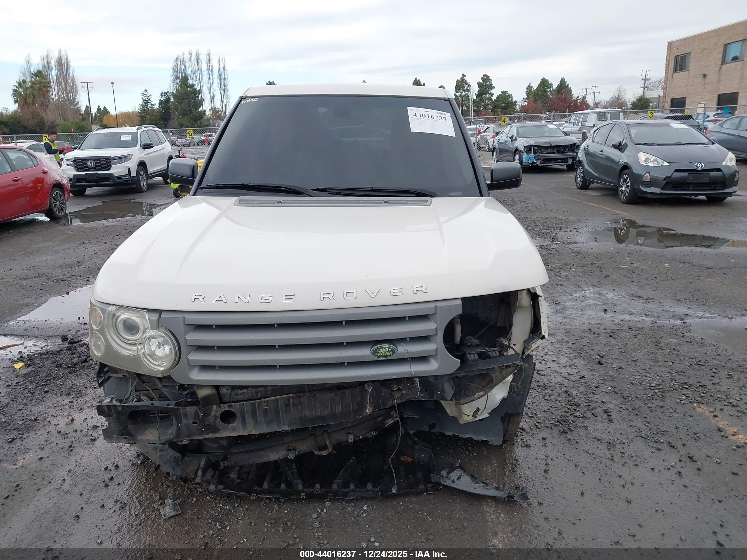 LAND ROVER image 6