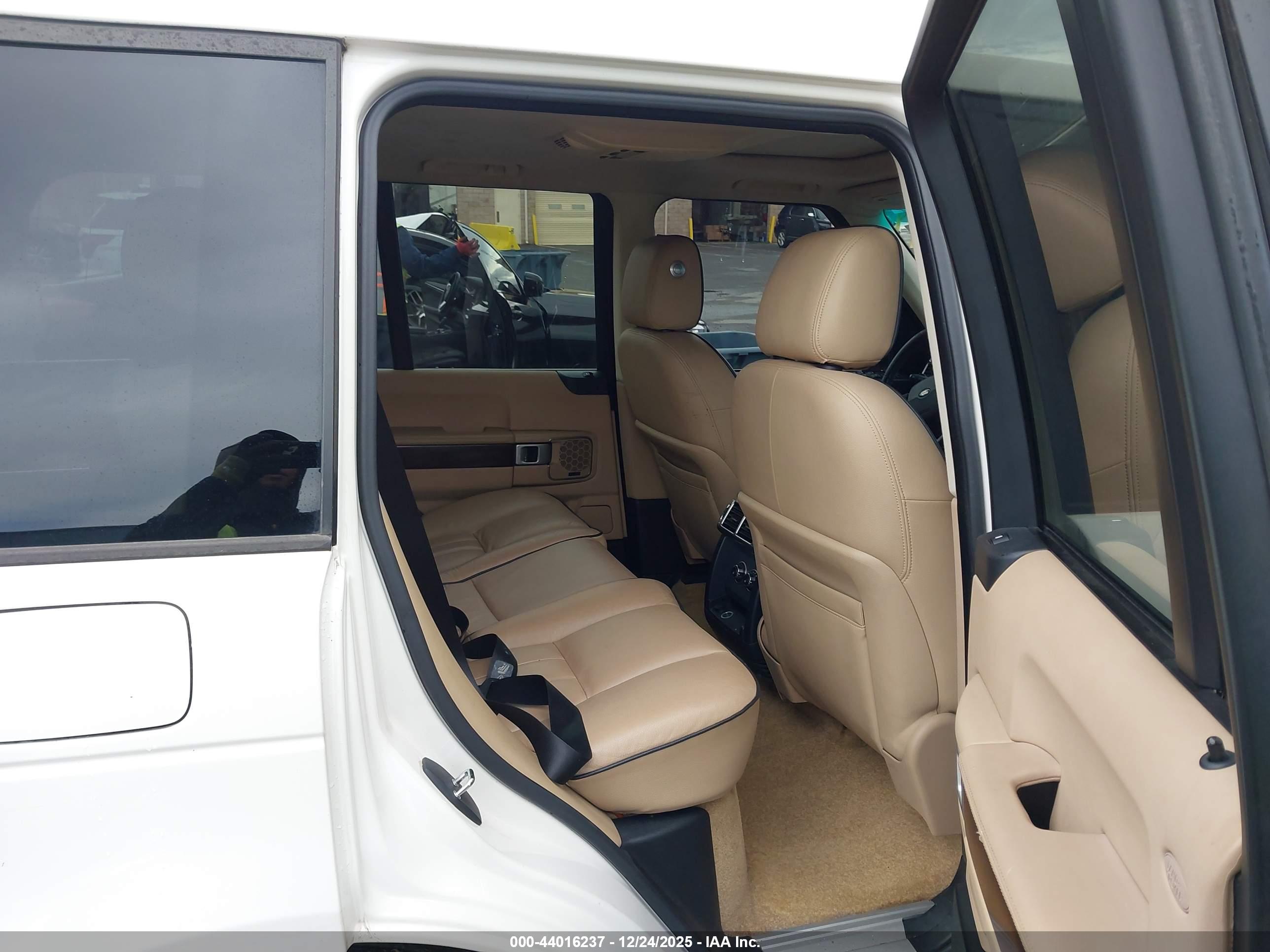 LAND ROVER image 8