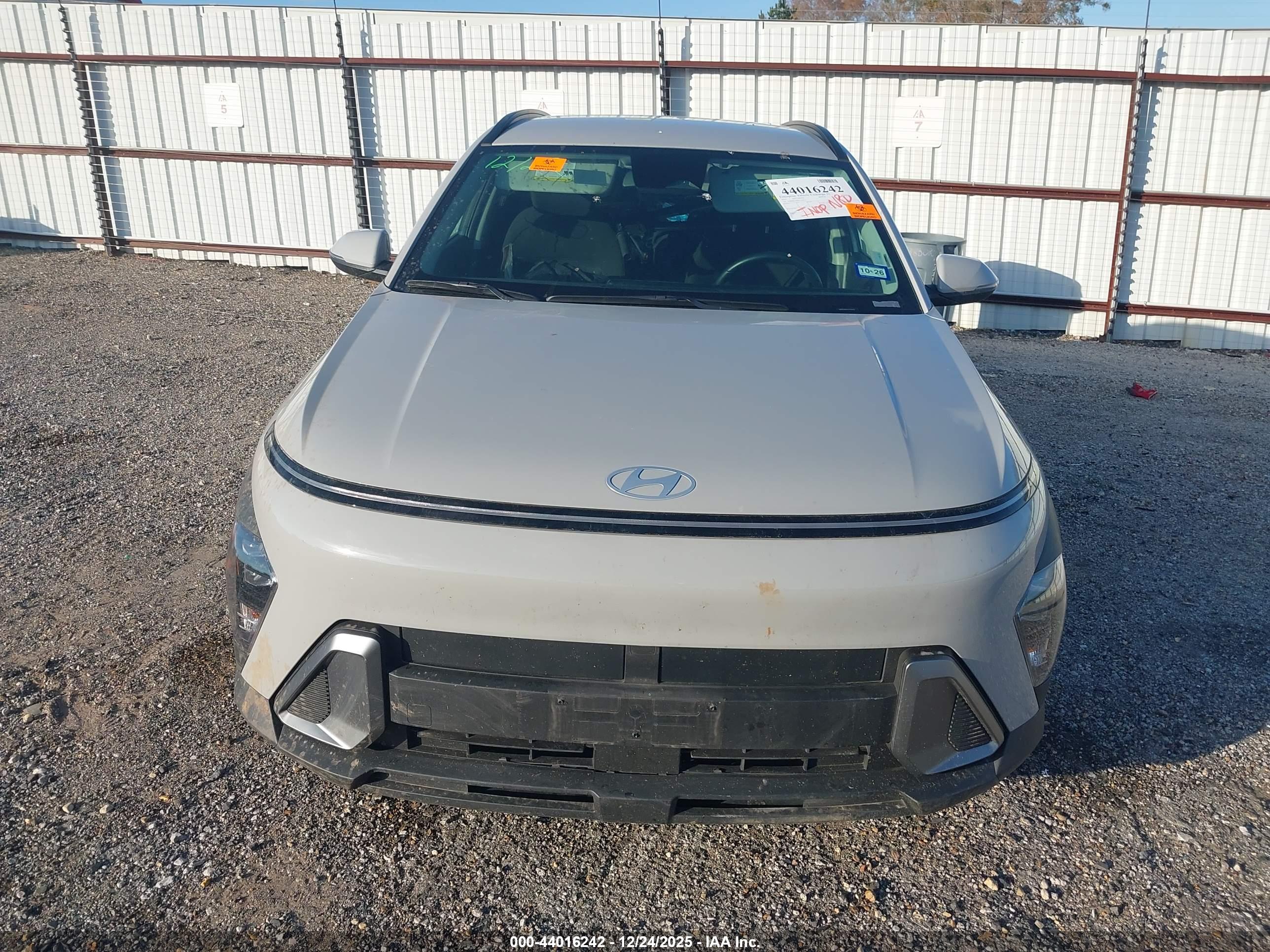 HYUNDAI KONA image 10