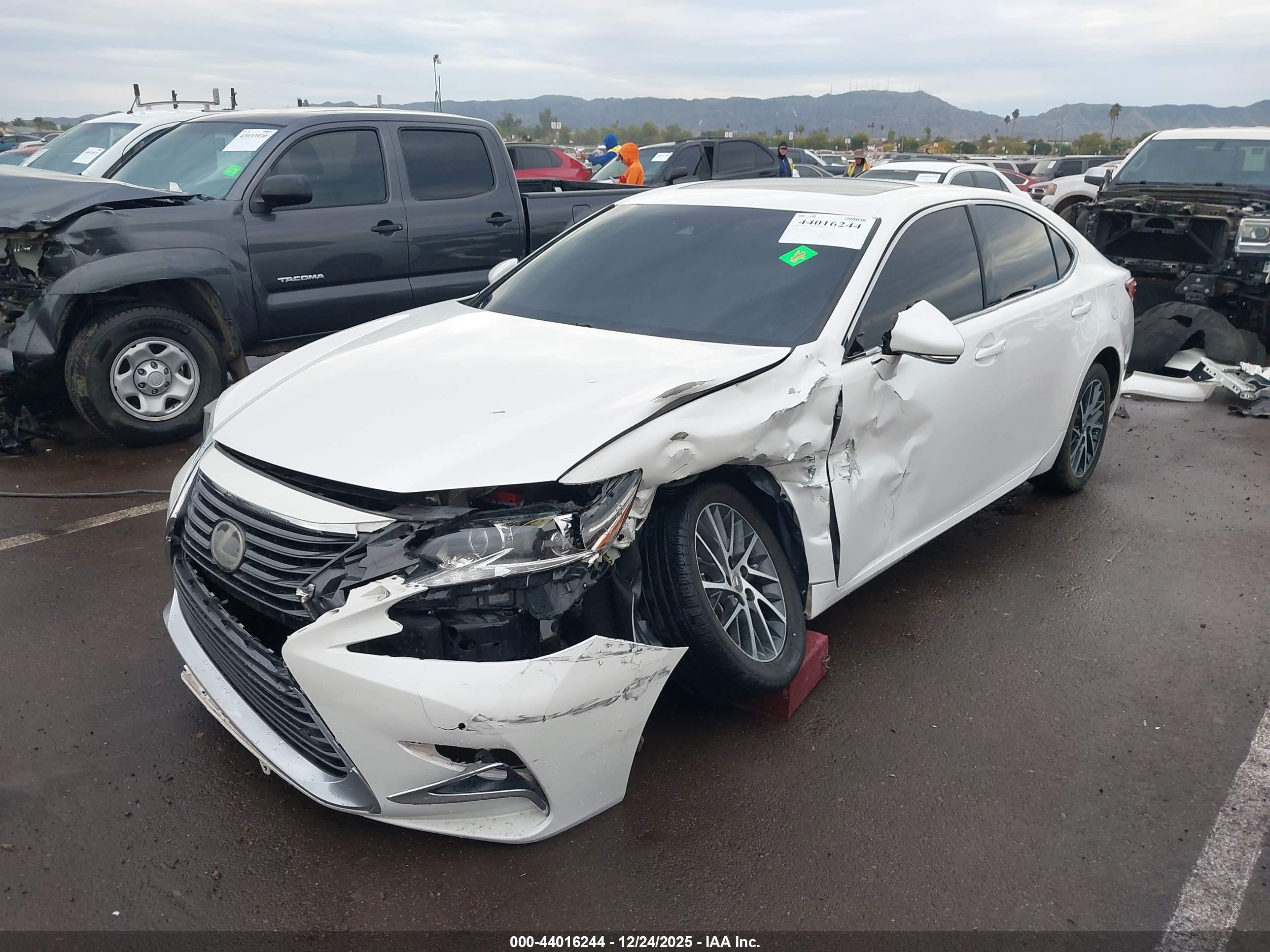 LEXUS ES image 2