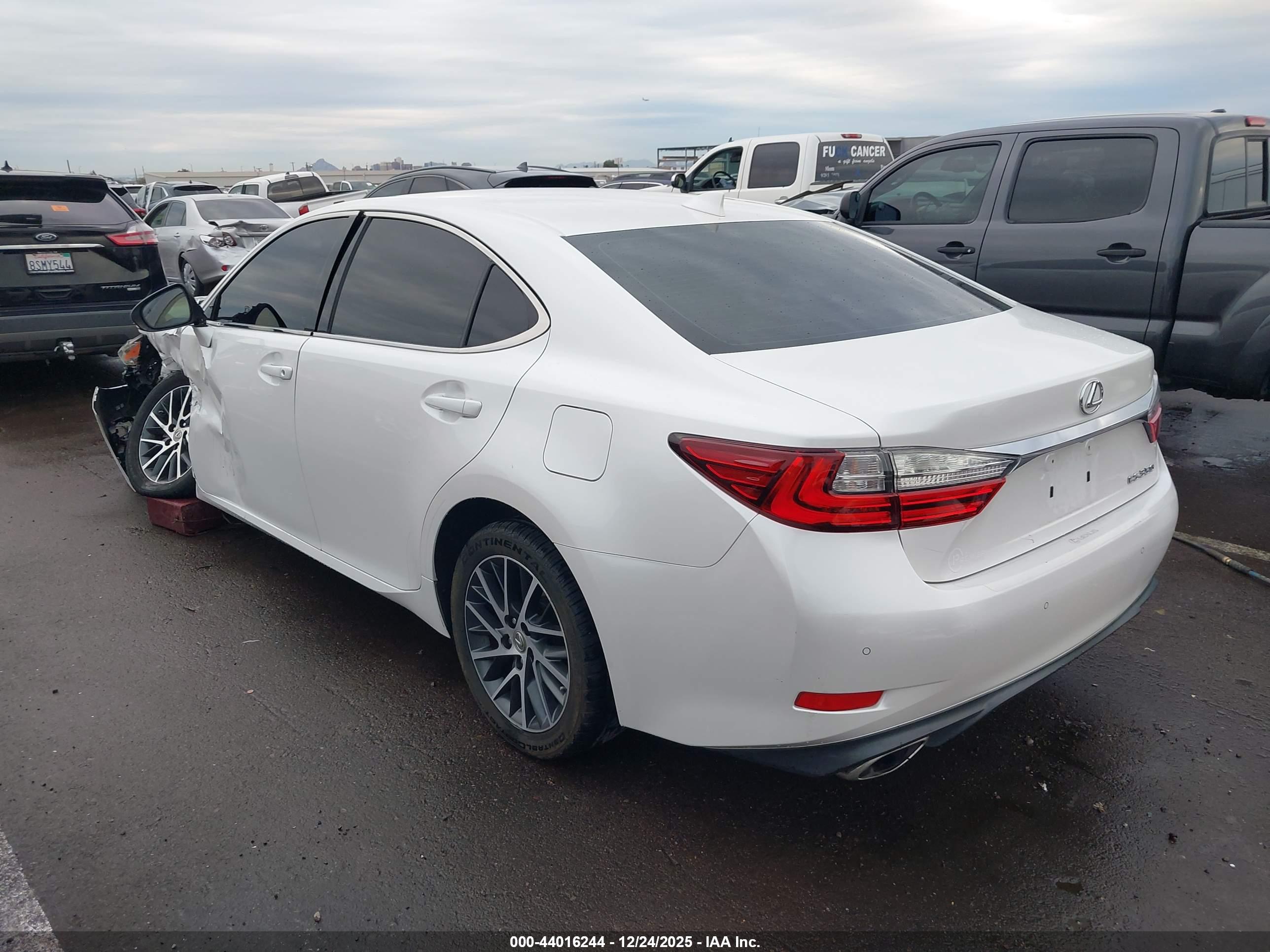 LEXUS ES image 3