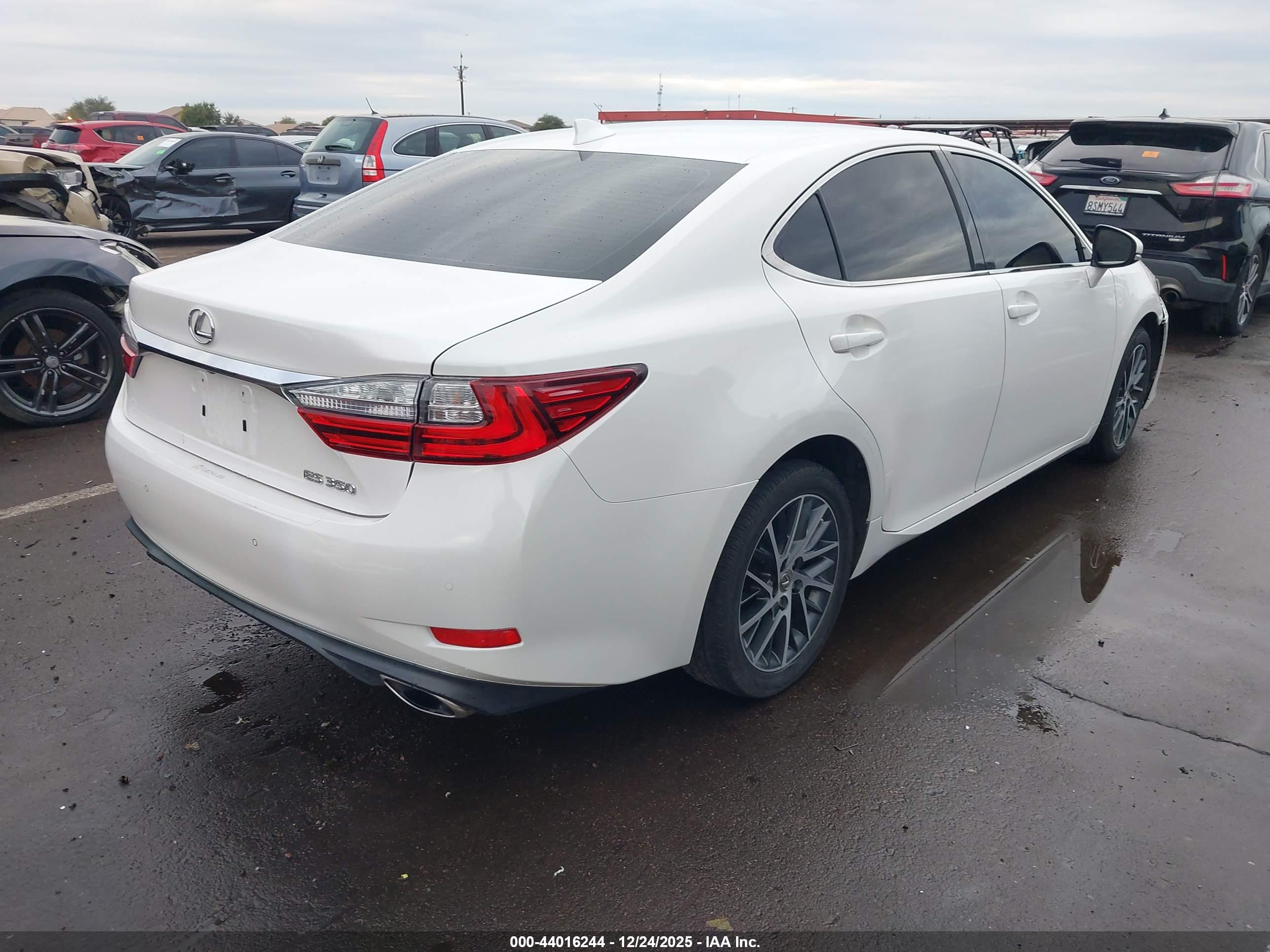 LEXUS ES image 4