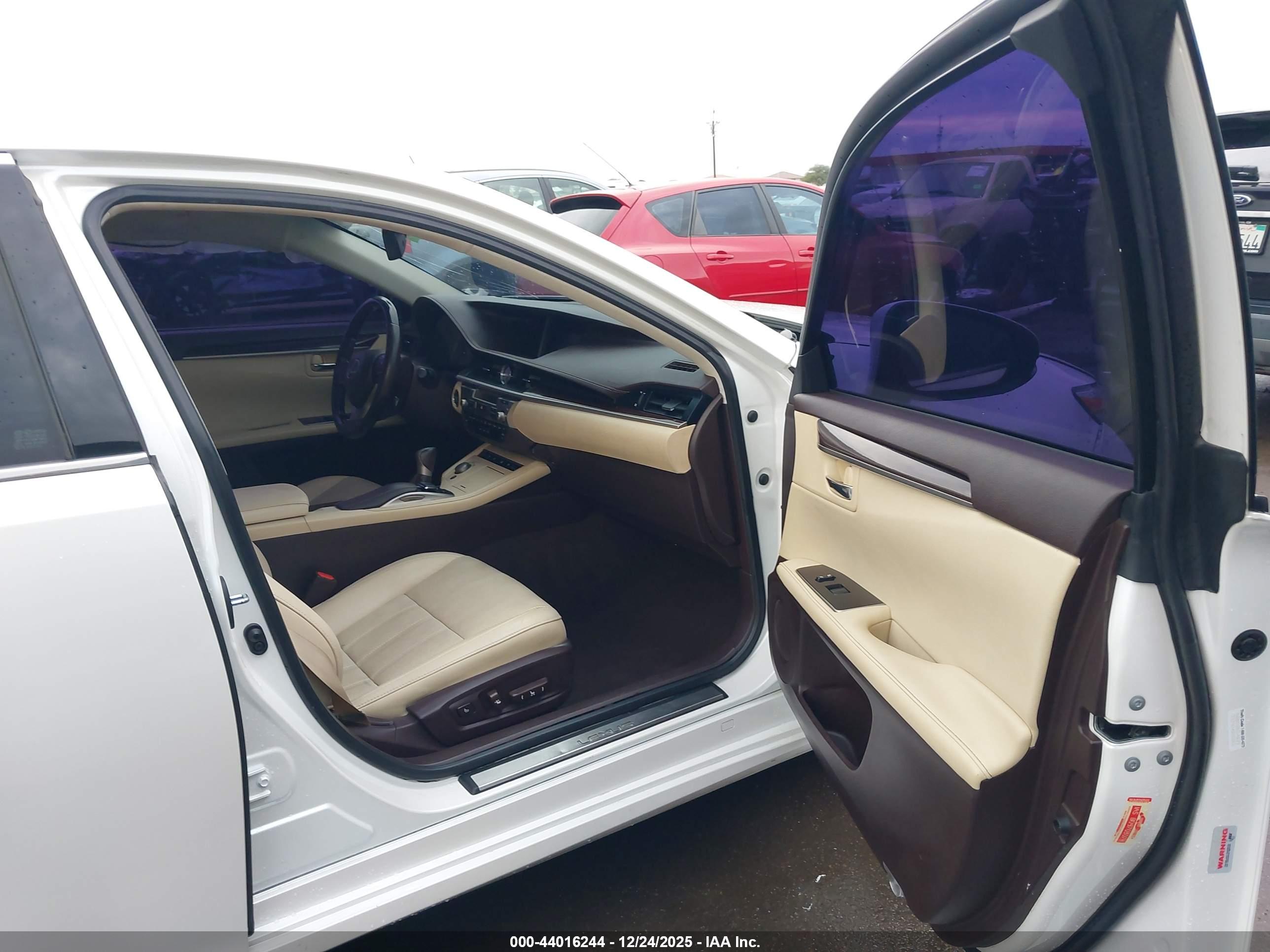 LEXUS ES image 5
