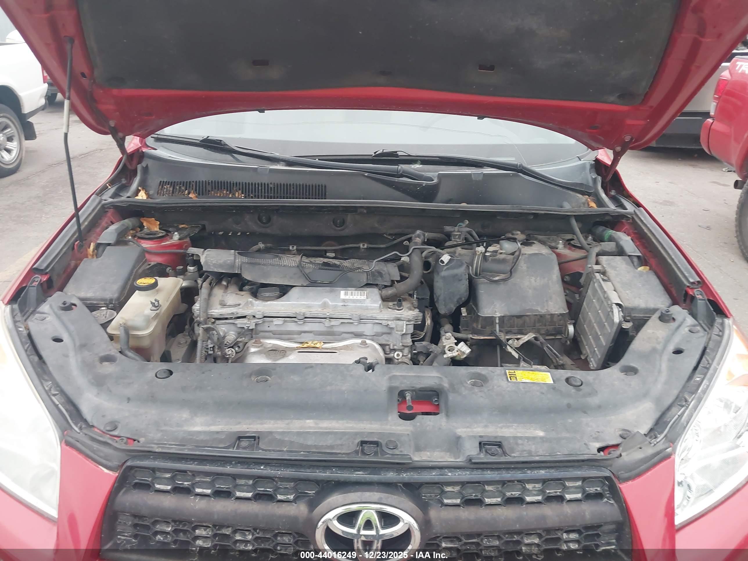 TOYOTA RAV4 image 10