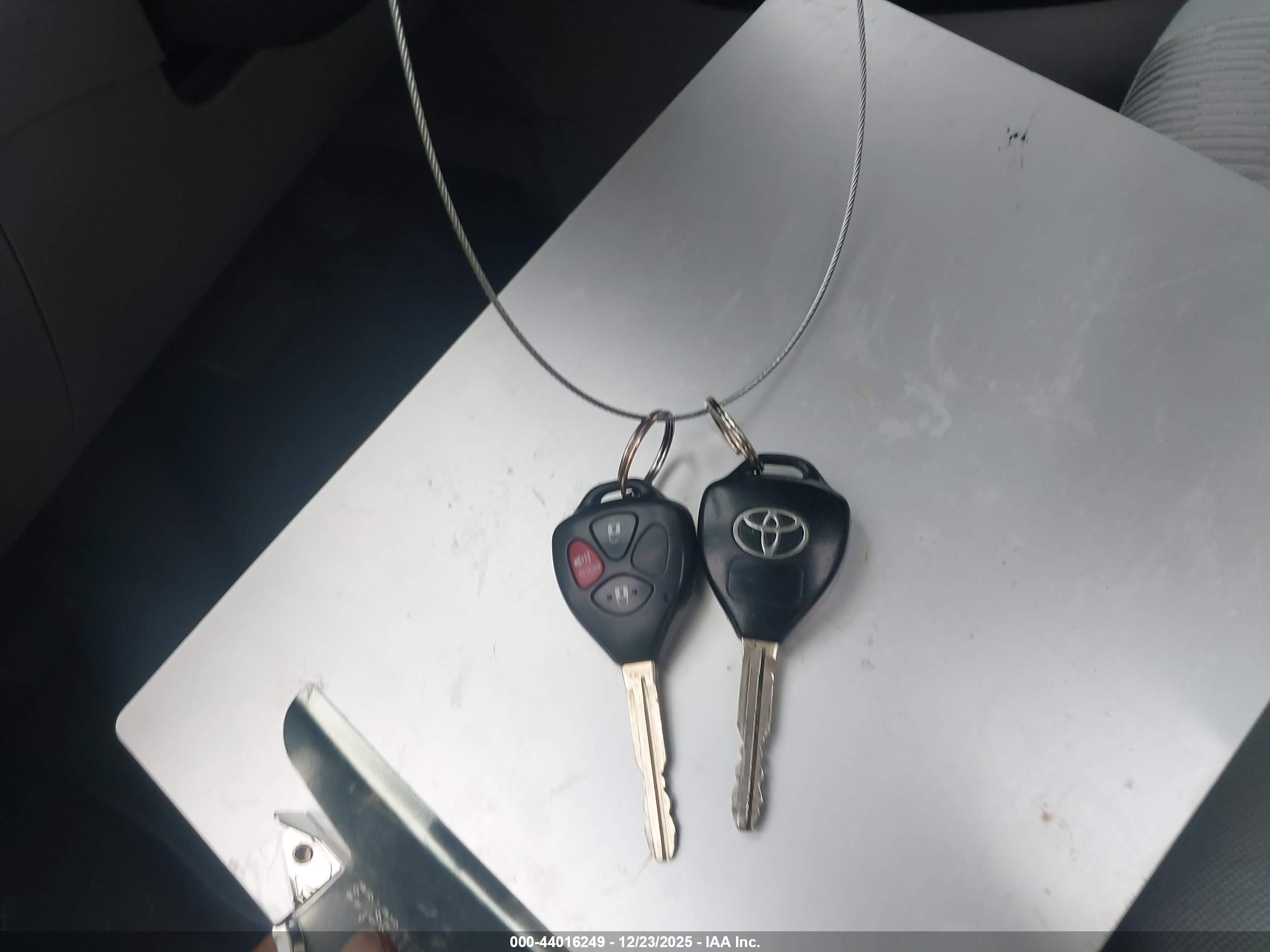 TOYOTA RAV4 image 11
