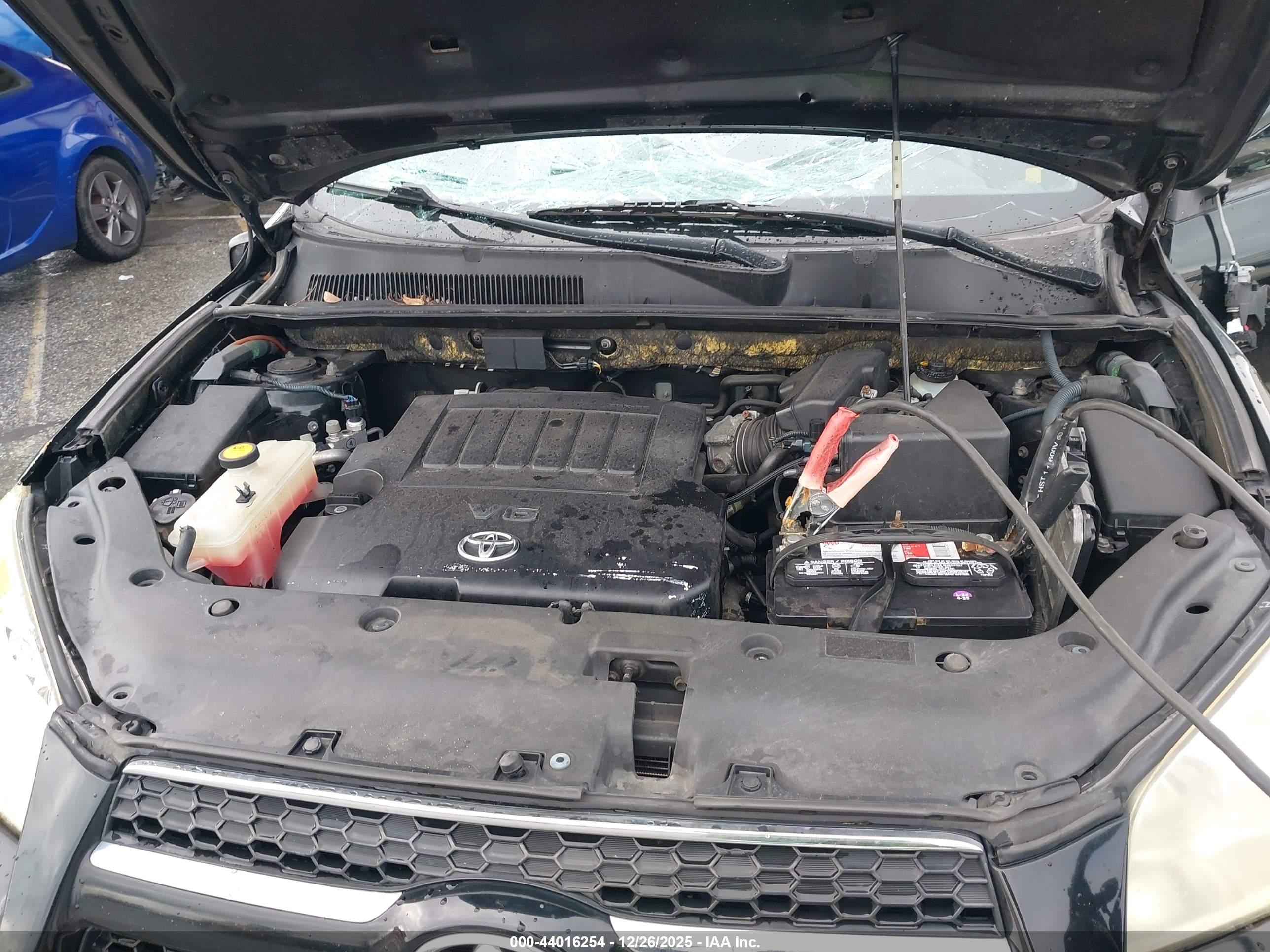 TOYOTA RAV4 image 10