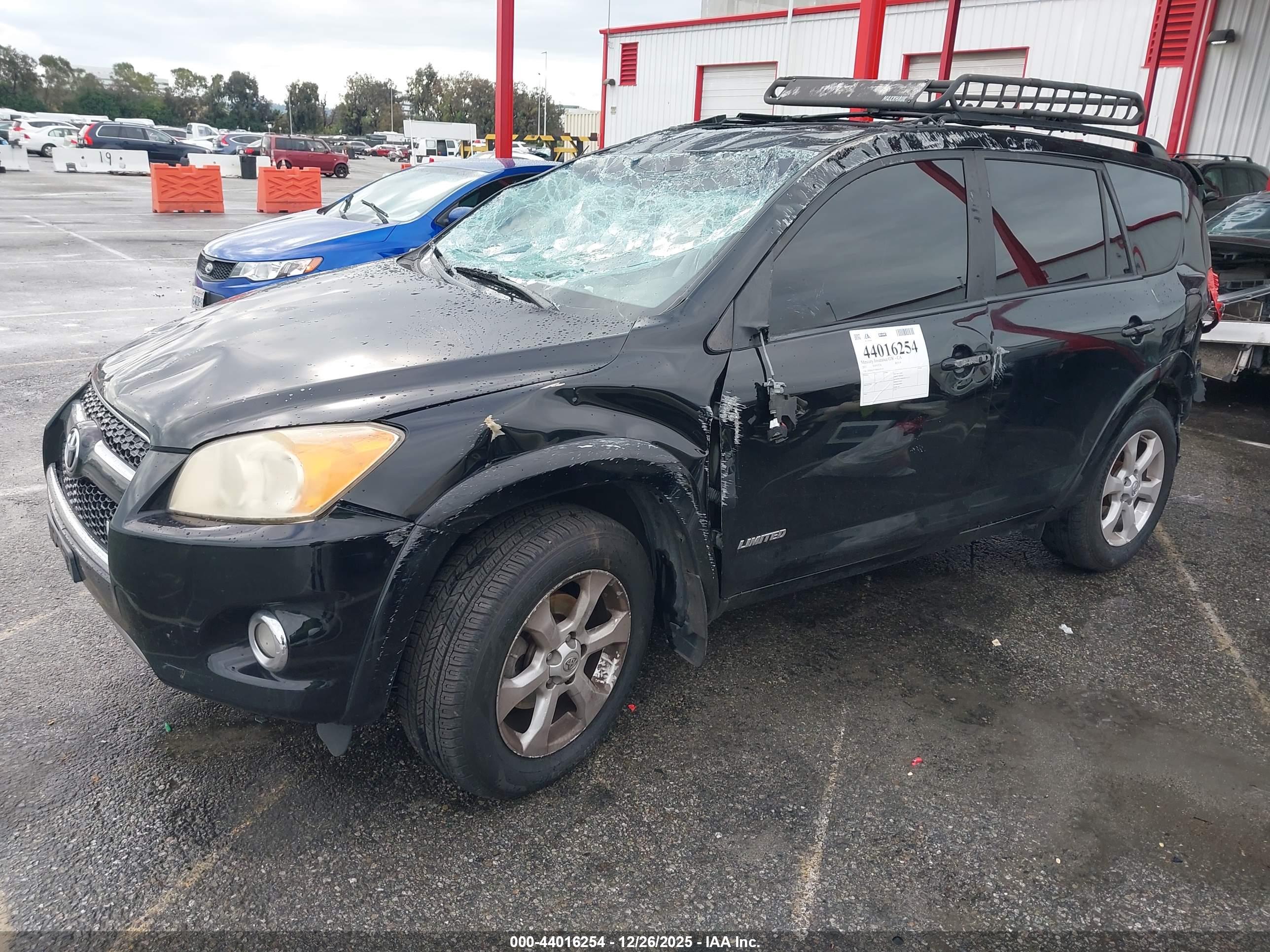 TOYOTA RAV4 image 2