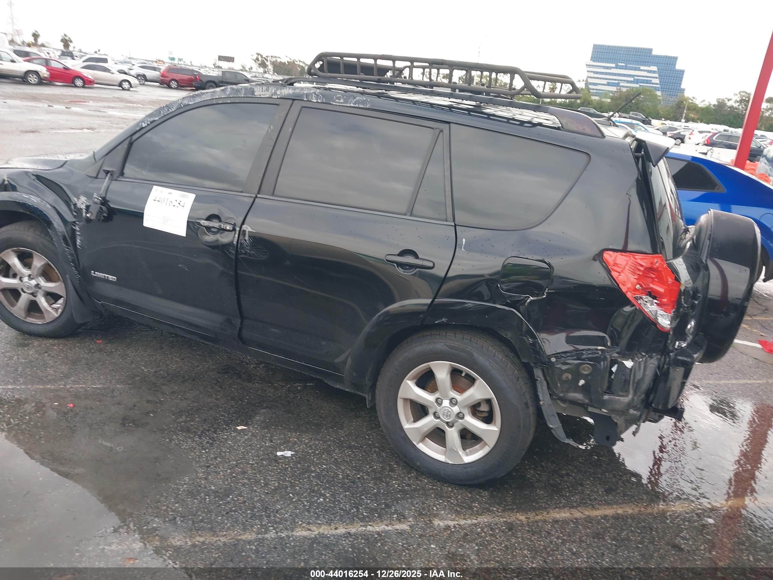 TOYOTA RAV4 image 3