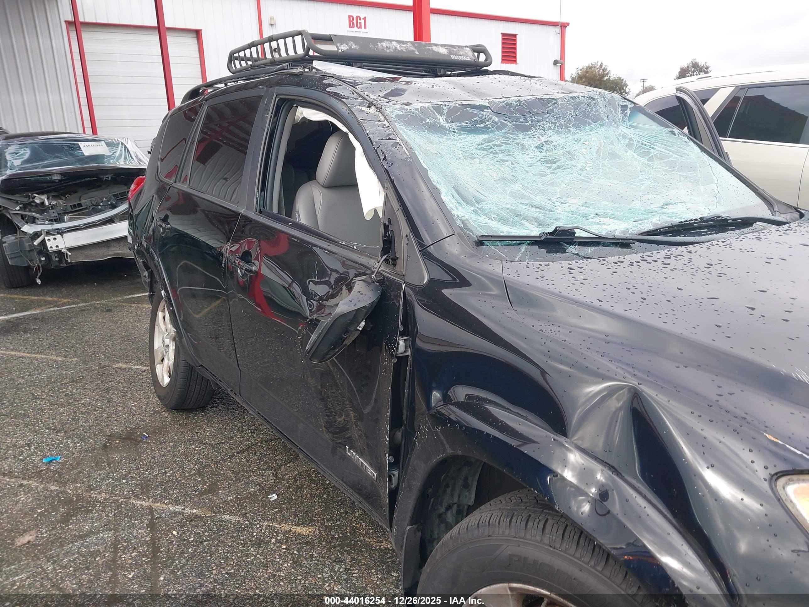 TOYOTA RAV4 image 6