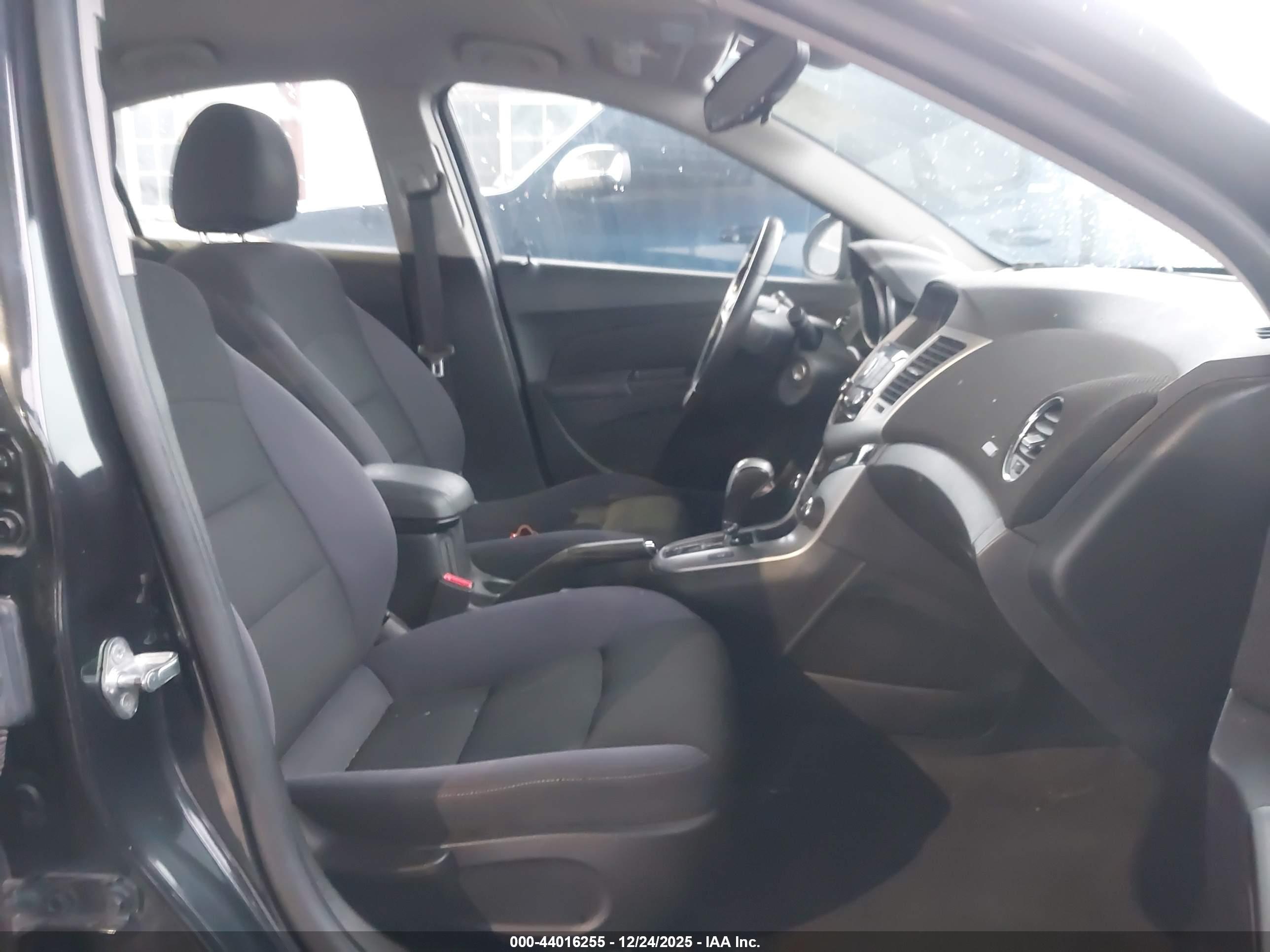 CHEVROLET CRUZE image 5