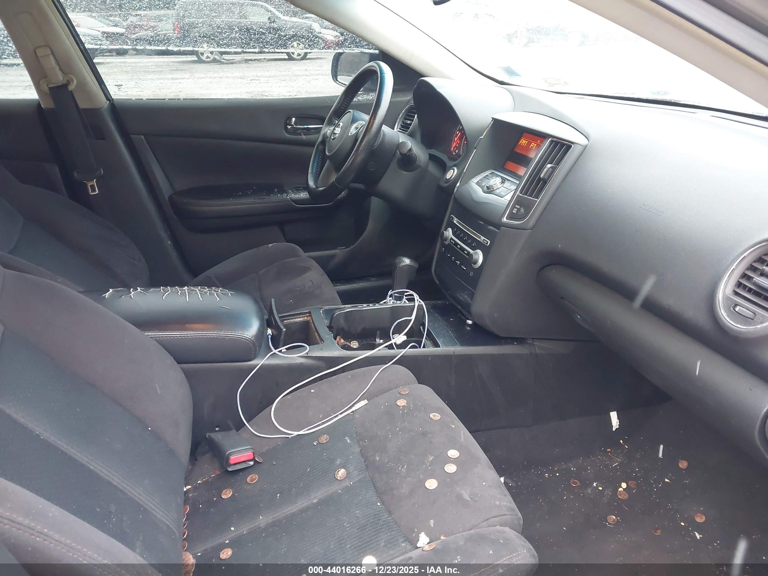 NISSAN MAXIMA image 5